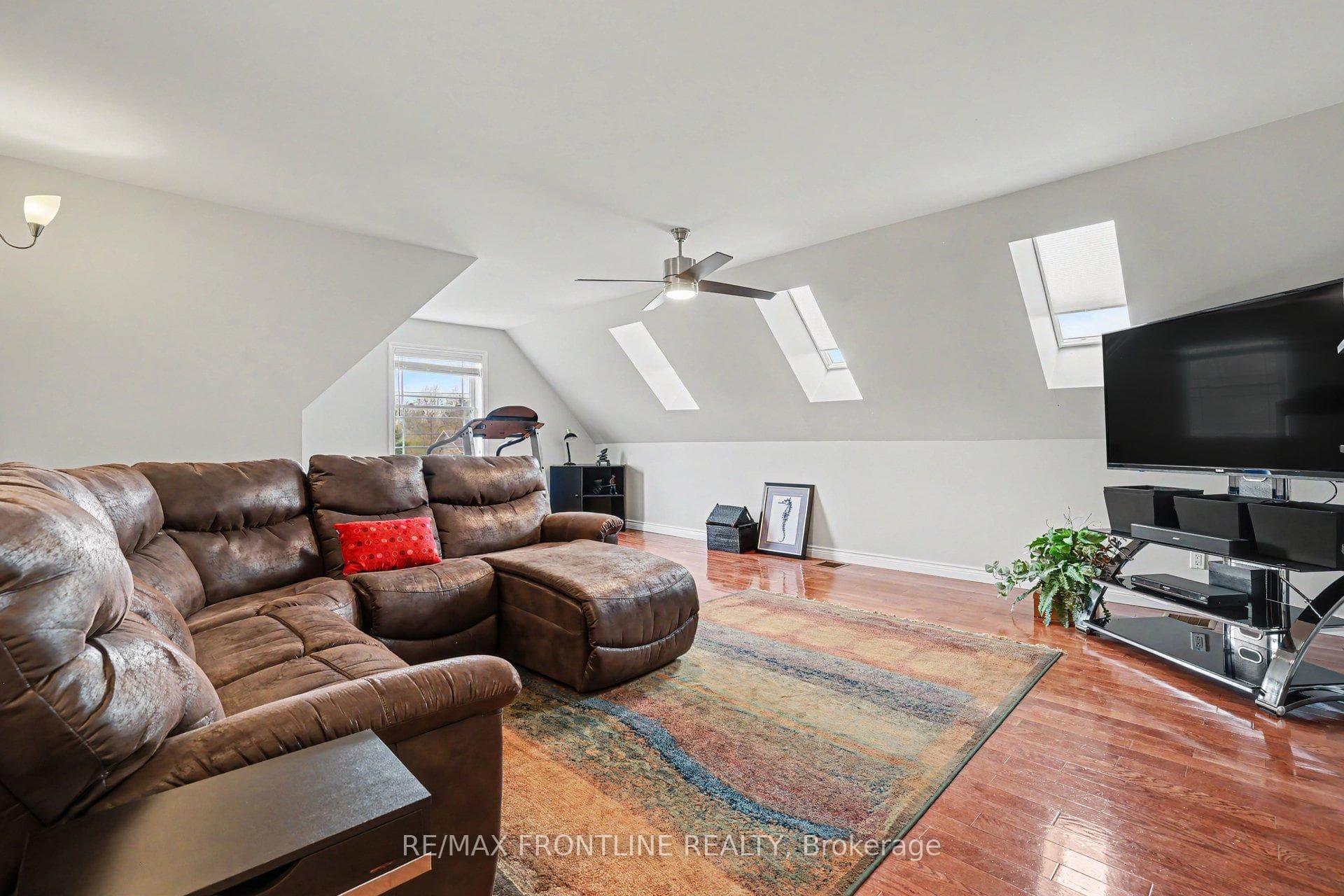 146 Orchard Crescent photo 31