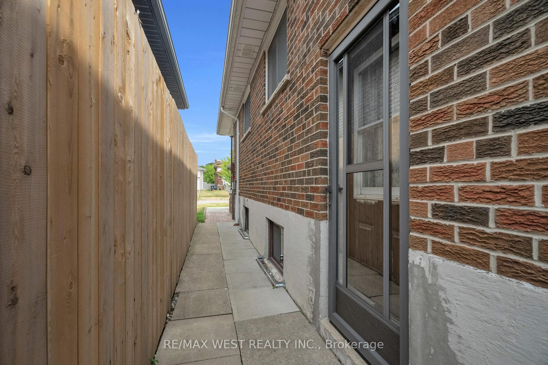 25 Briarbluff Avenue photo 32