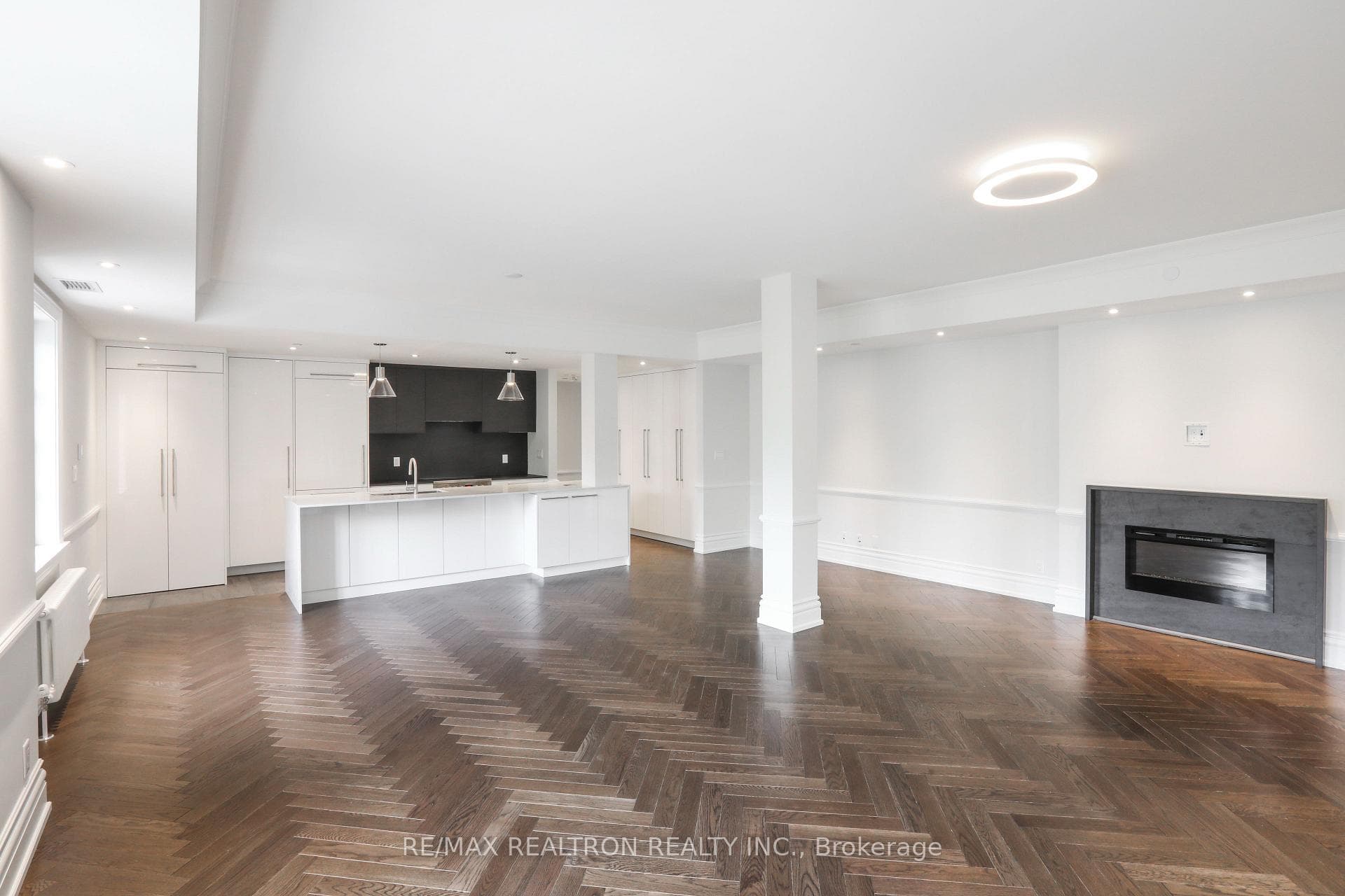2 Clarendon Avenue Unit 305 photo 1