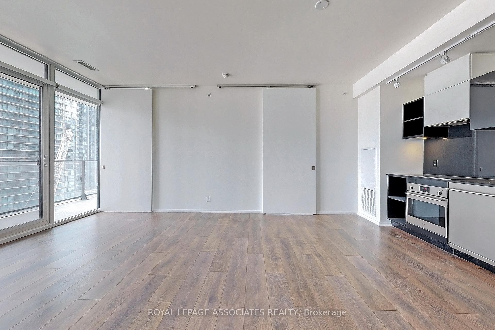 125 Peter Street Unit 1509 photo 8