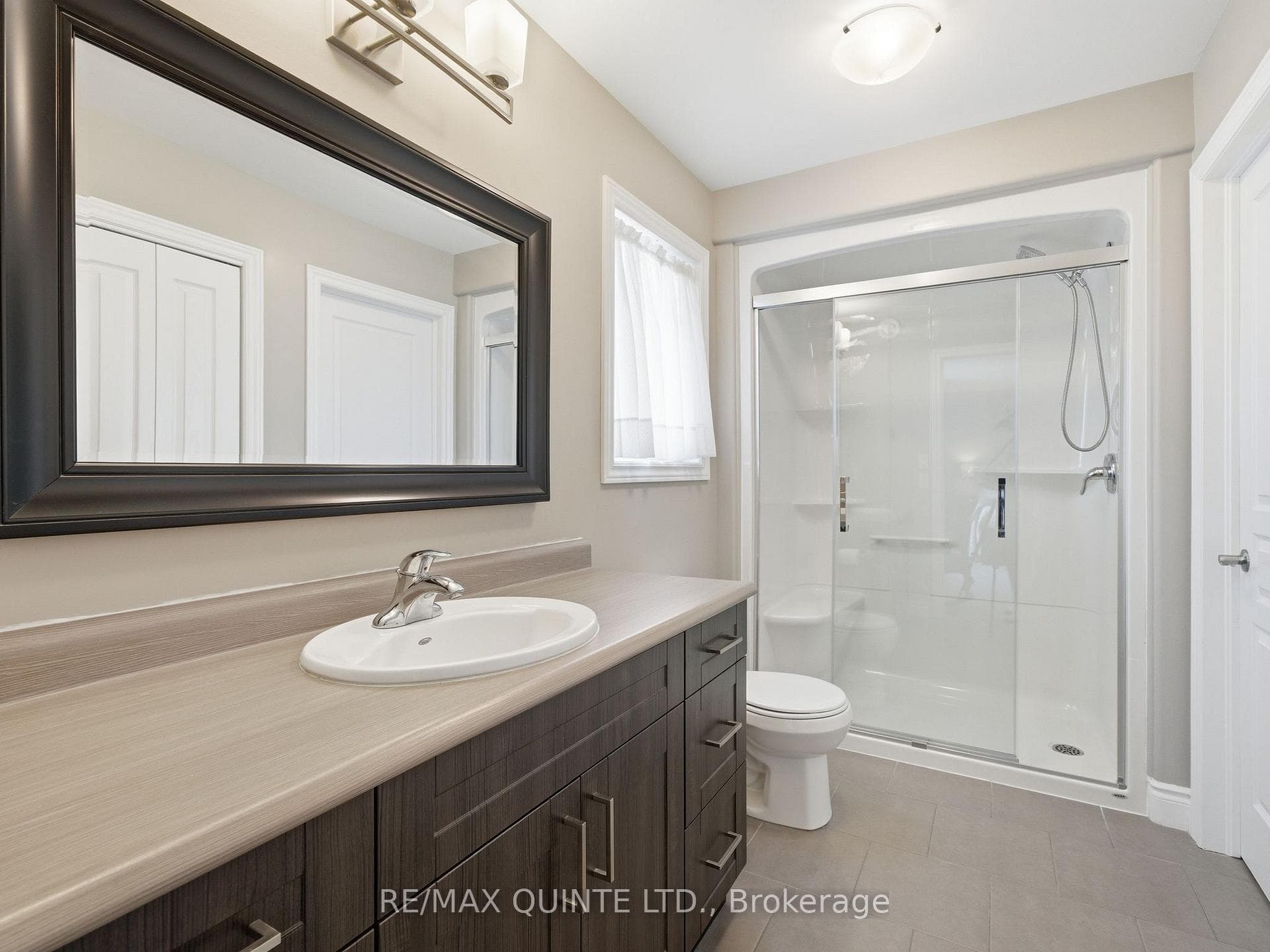 Primary ensuite 3-piece bath with walk-in closet.