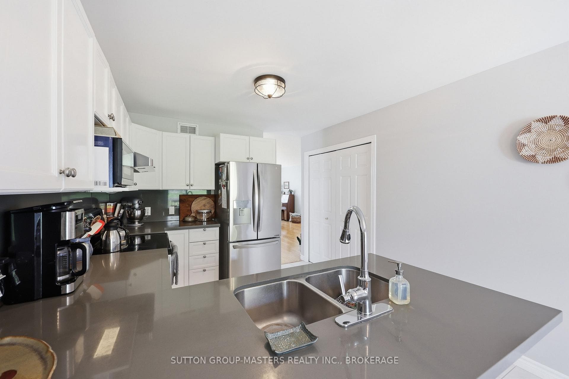668 Melrose Street photo 17