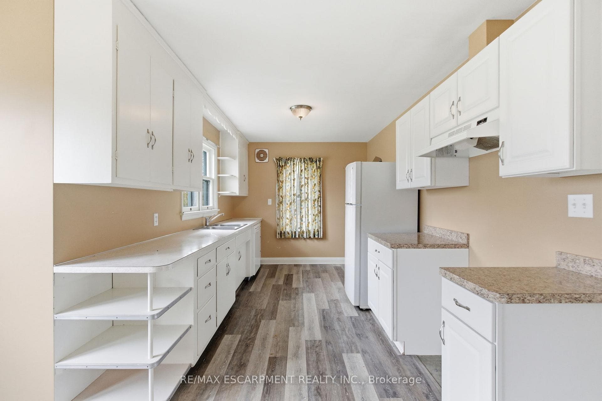 68 Atkinson Boulevard photo 14
