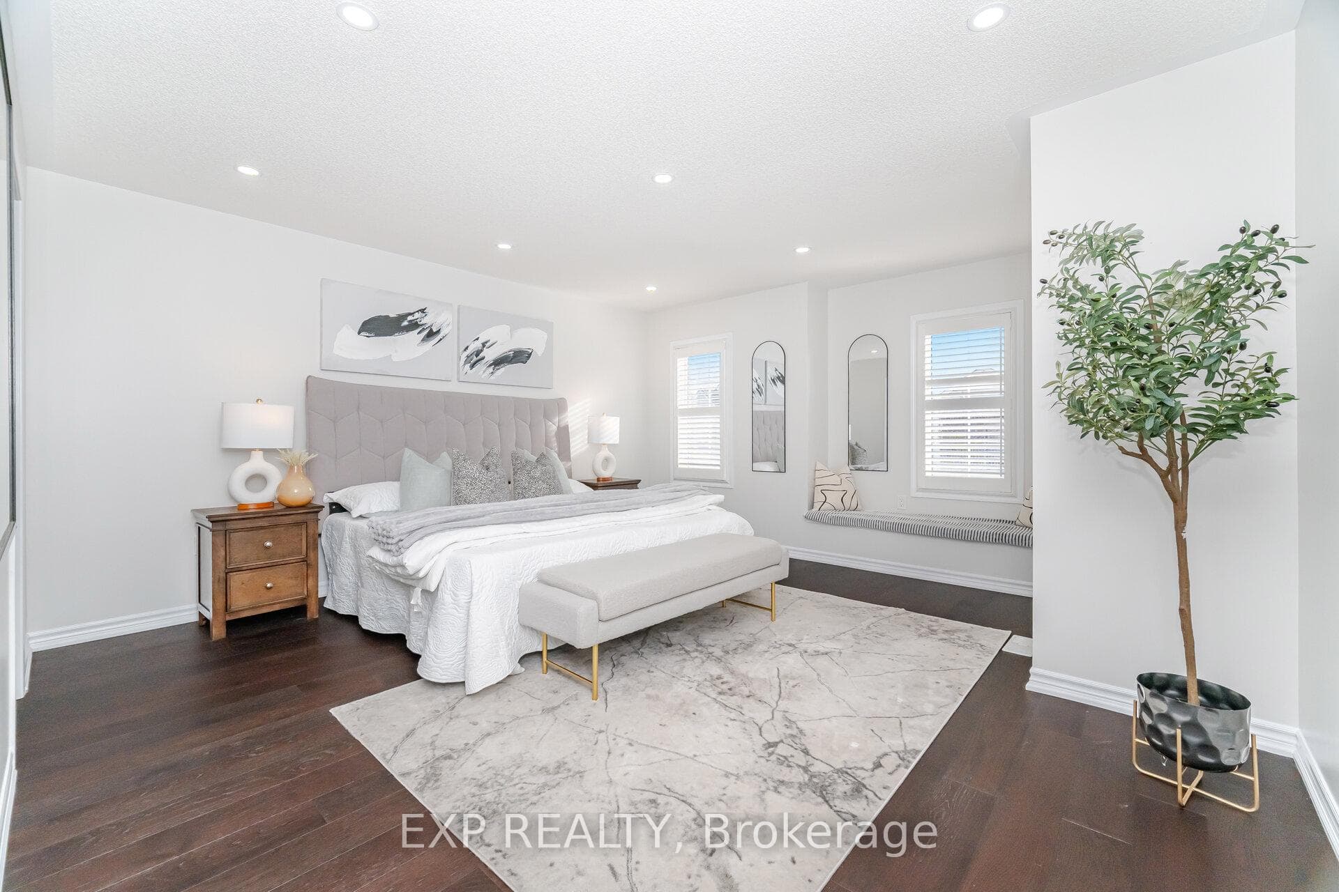 573 Langholm Street photo 28