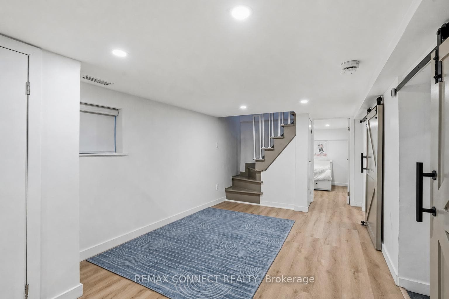 60 Woodbury Road photo 33