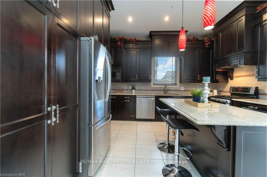 6520 Richard Crescent photo 22