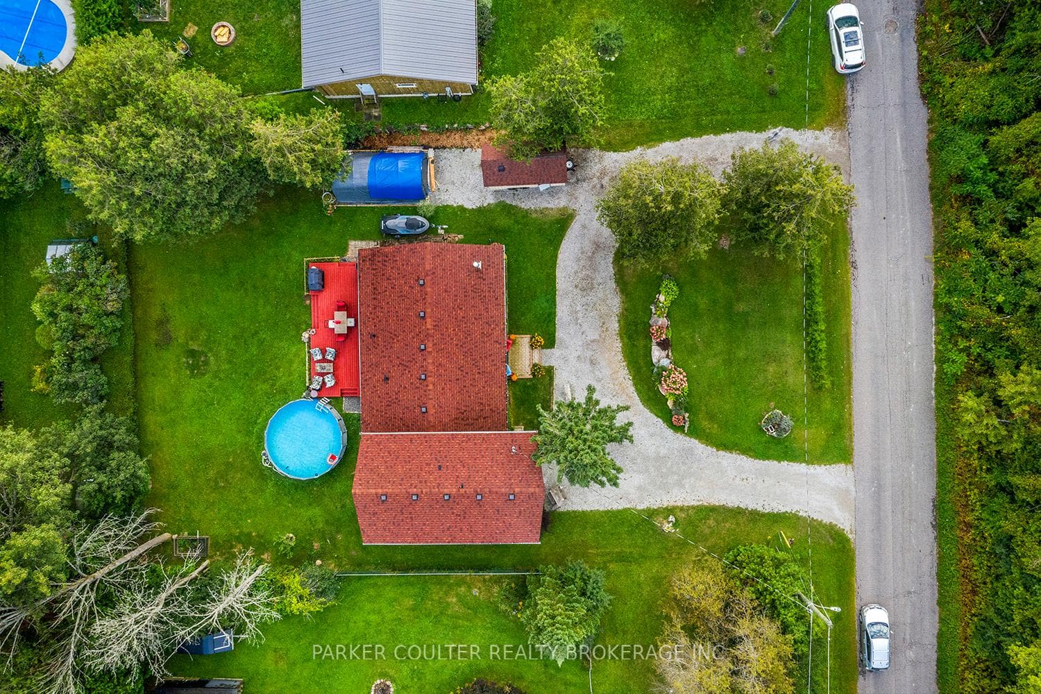 1075 Larch Street photo 27