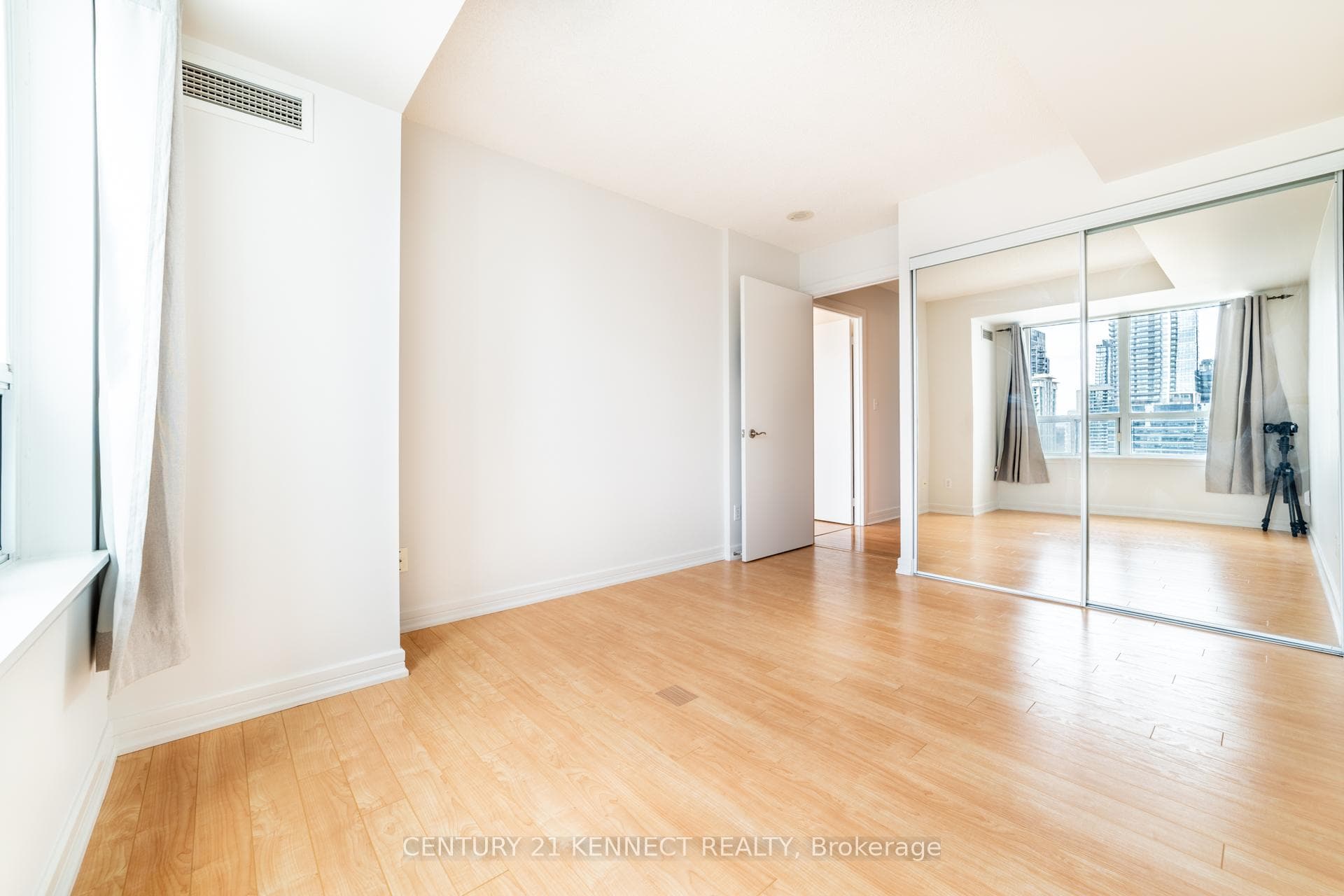 16 Harrison Garden Boulevard Unit 1710 photo 16