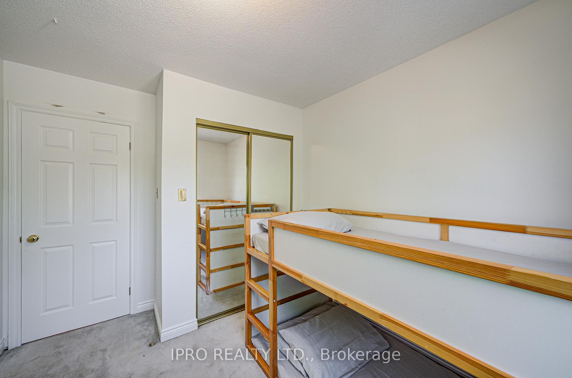 287 Queensdale Avenue photo 22