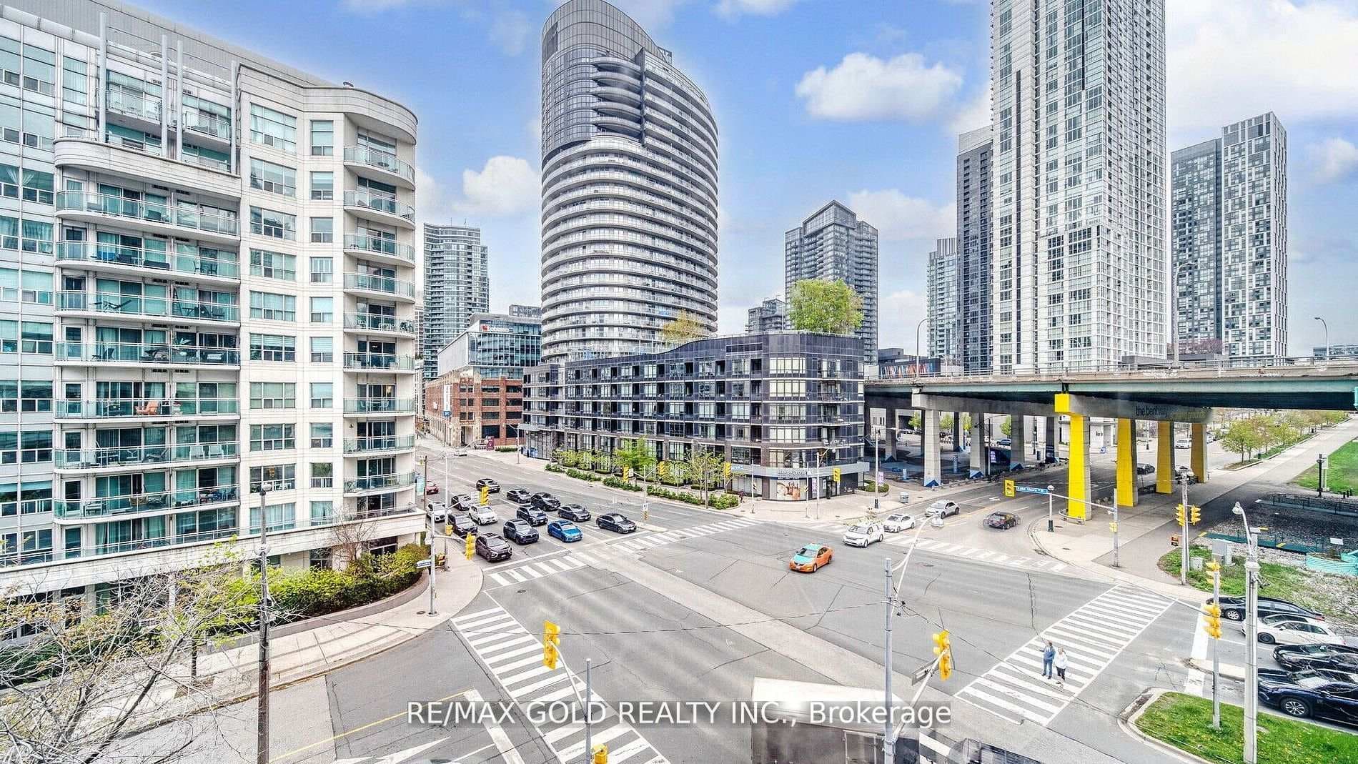 550 Queens Quay Unit 509 photo 2