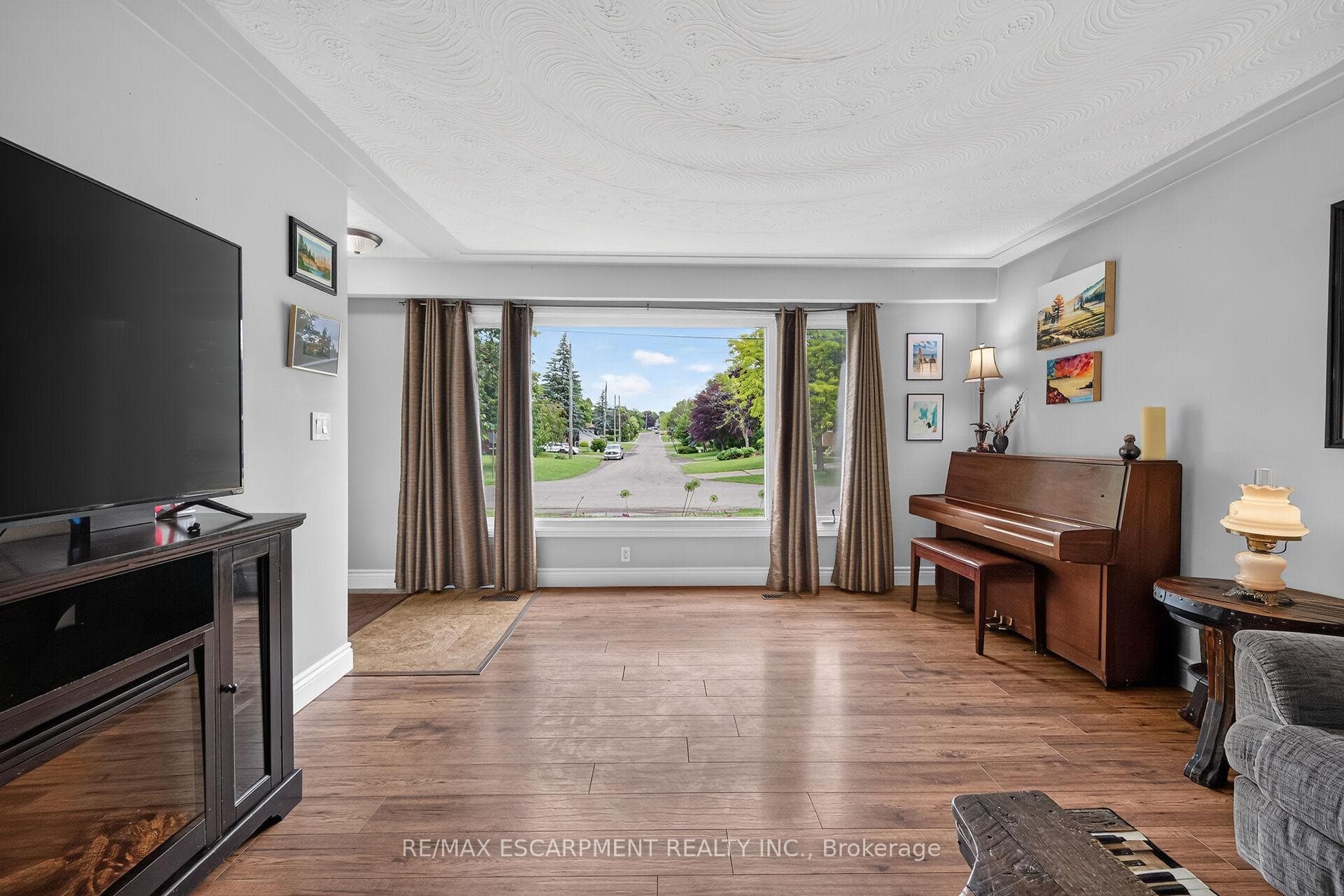 251 Mackenzie Crescent photo 10