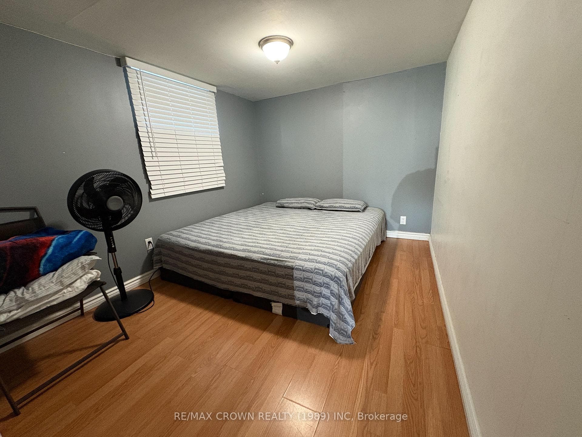 564 Maclean Drive photo 4