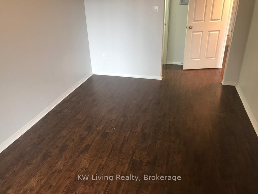 889 Bay Street Unit 503 photo 5