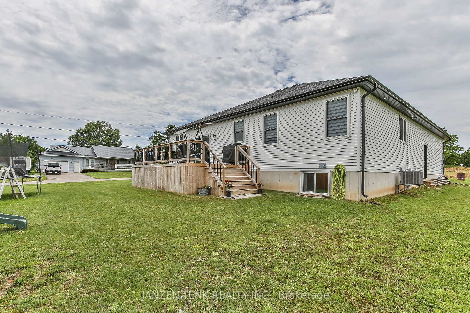14 Chestnut Street photo 32