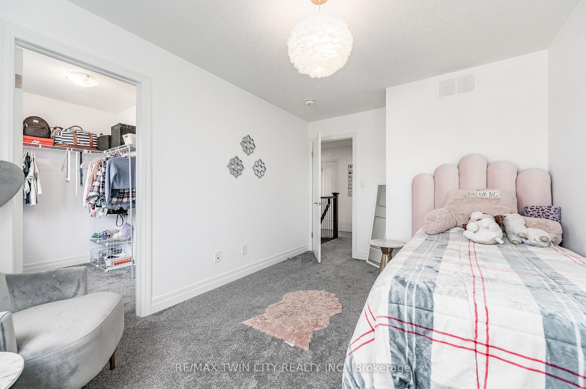 136 Village Road photo 35