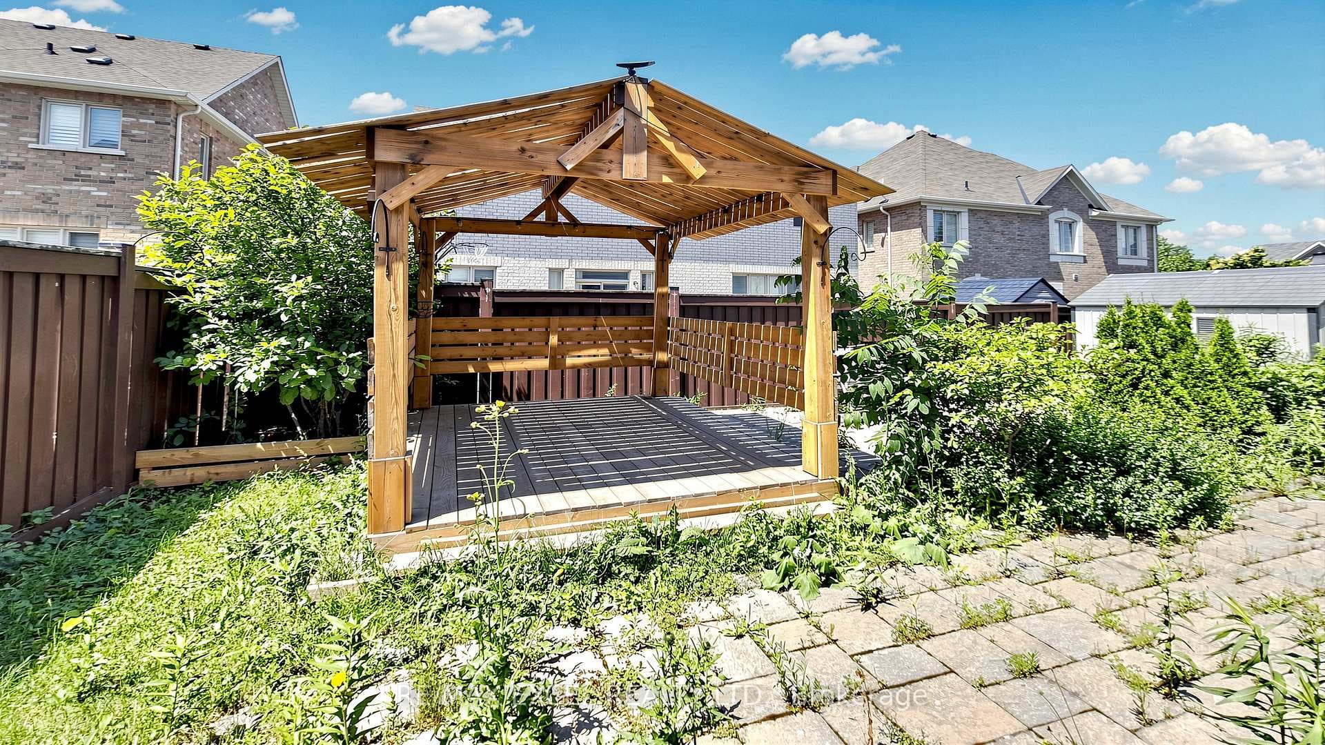1062 Blackhall Crescent photo 41