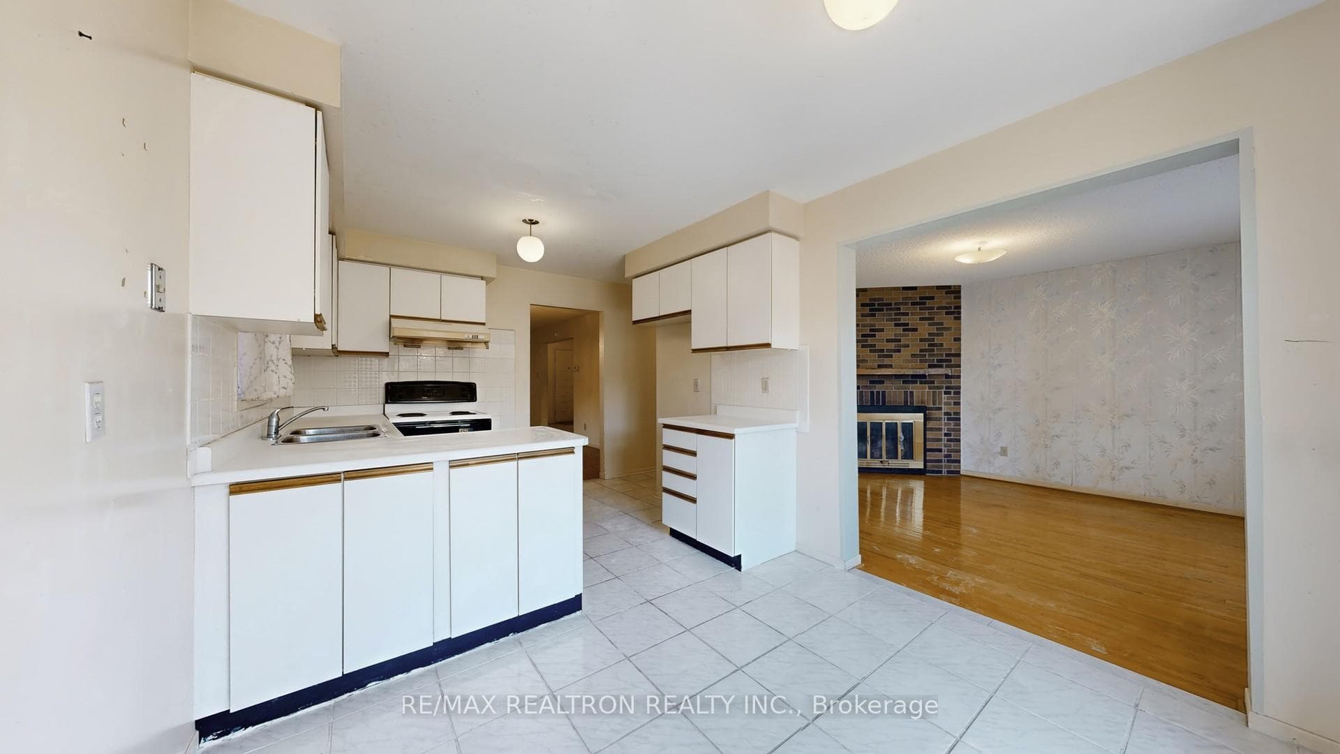 66 Roxanne Crescent photo 17