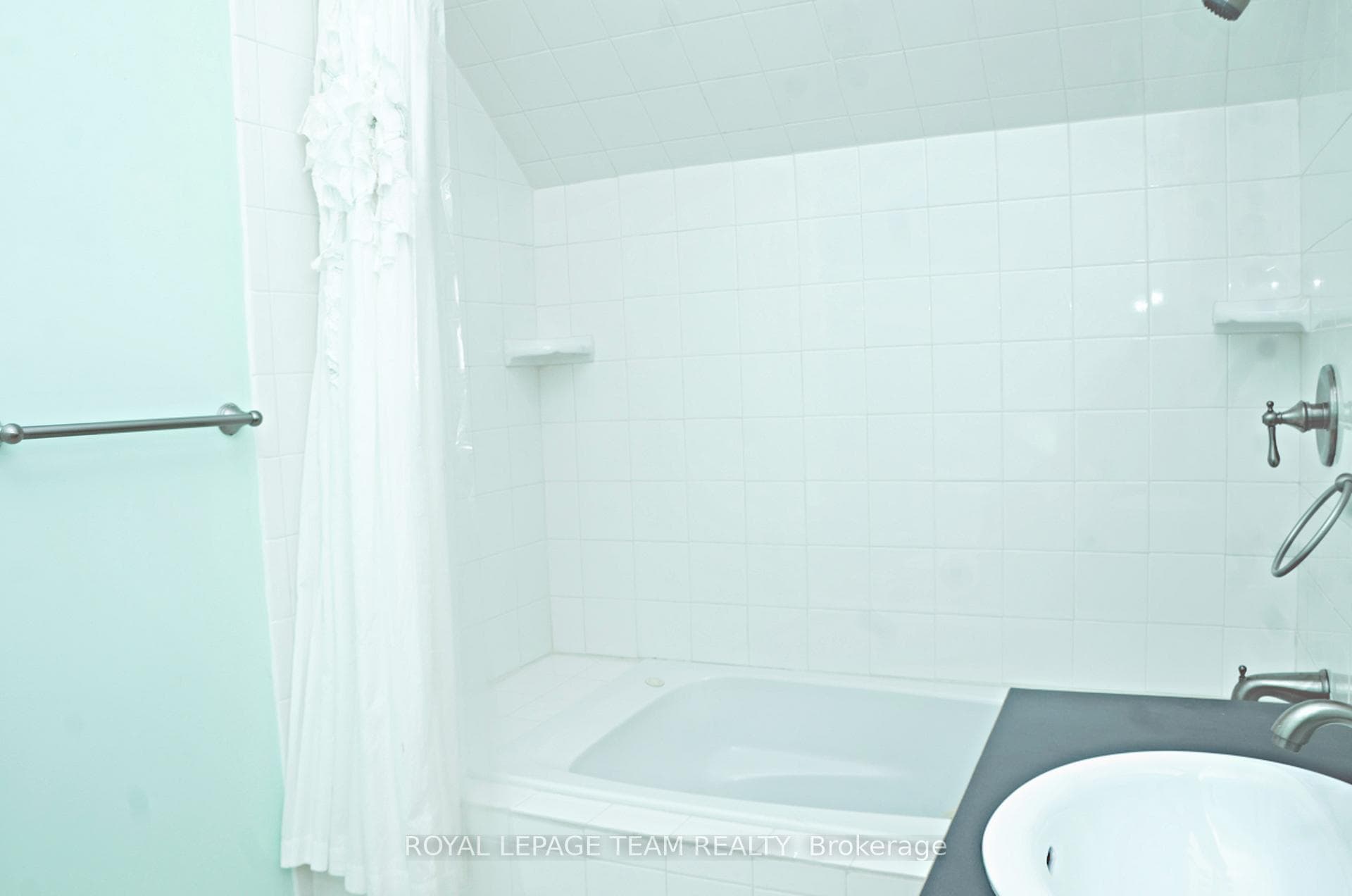 2nd floor 4 pc bath