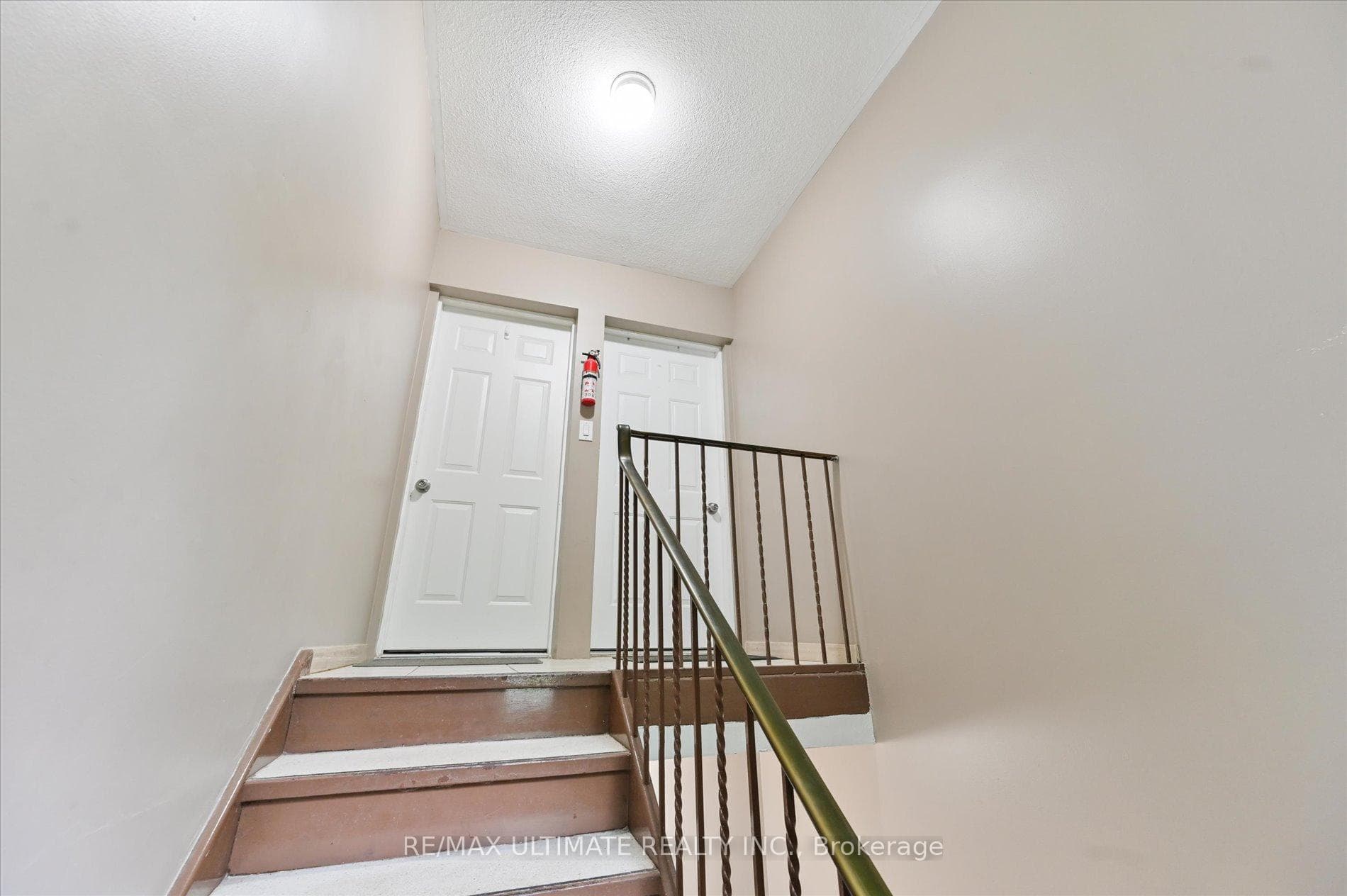 76 Hilldale Road photo 17