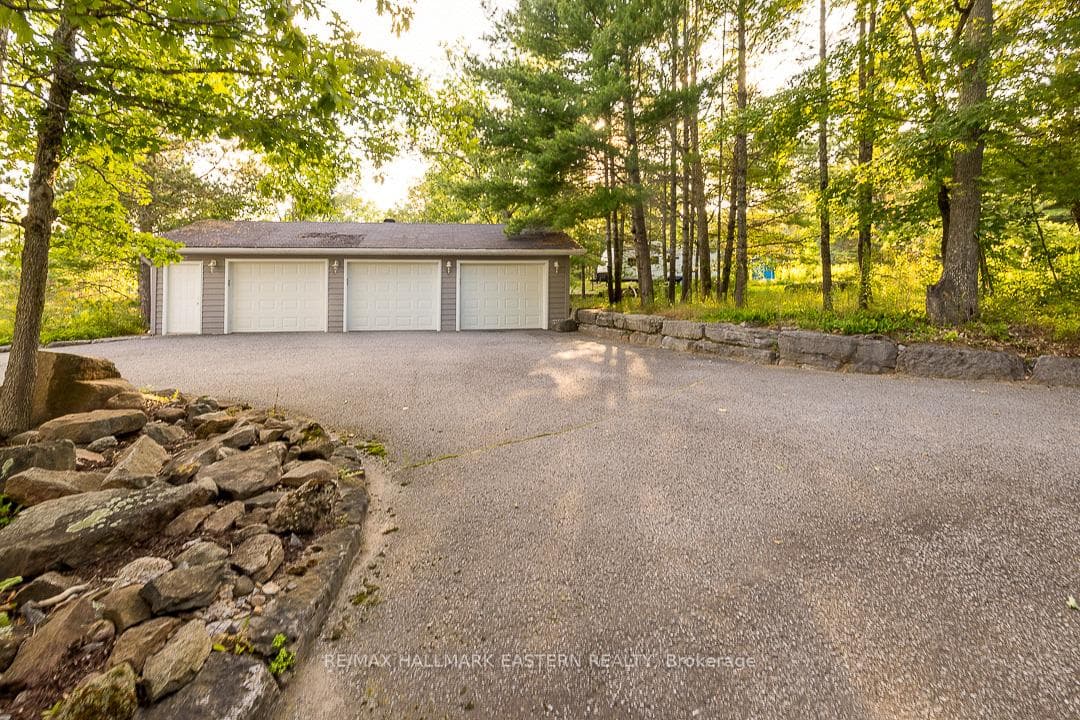 15 Oakridge Drive photo 28