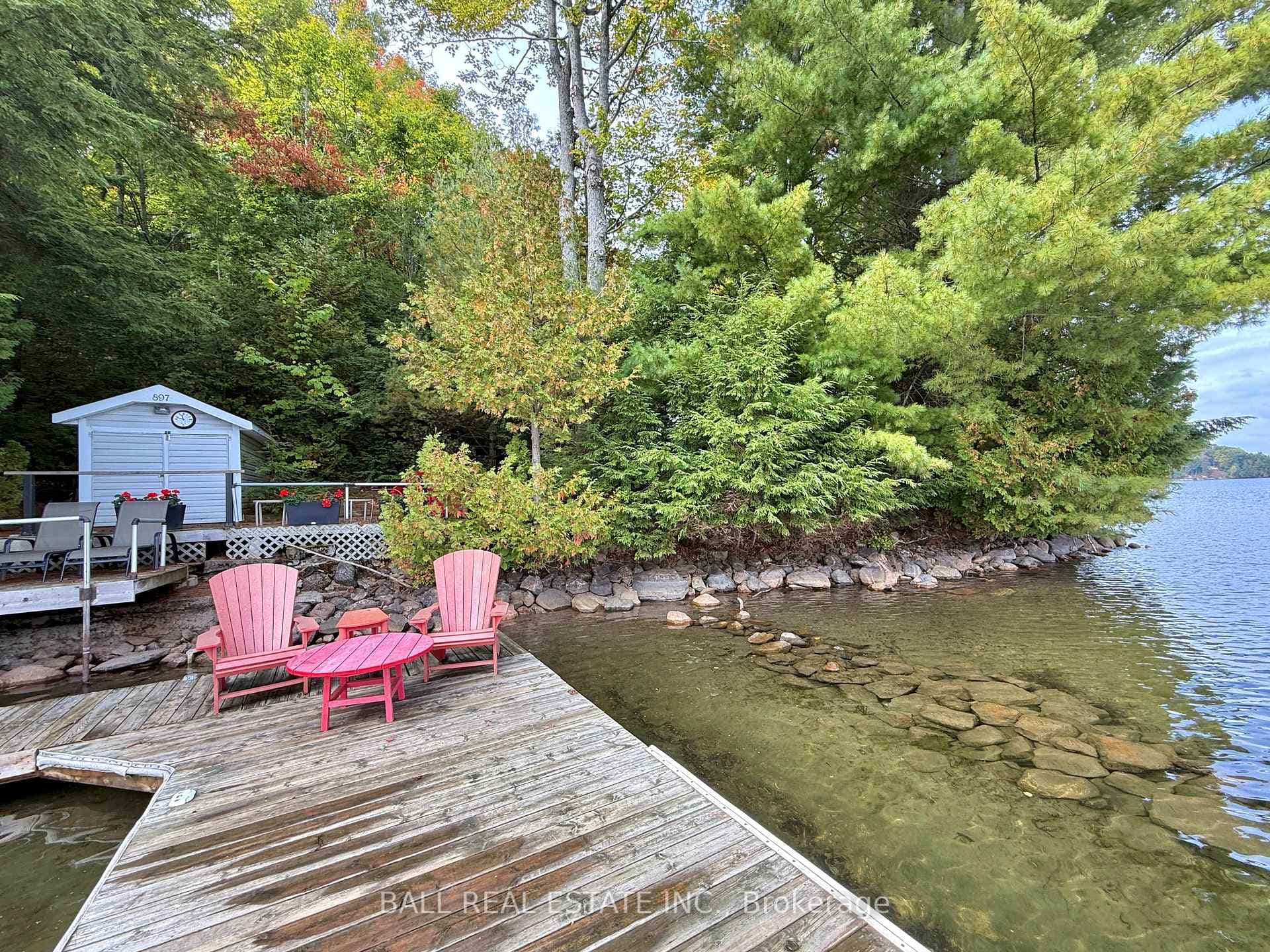 551 Renwick Road photo 40