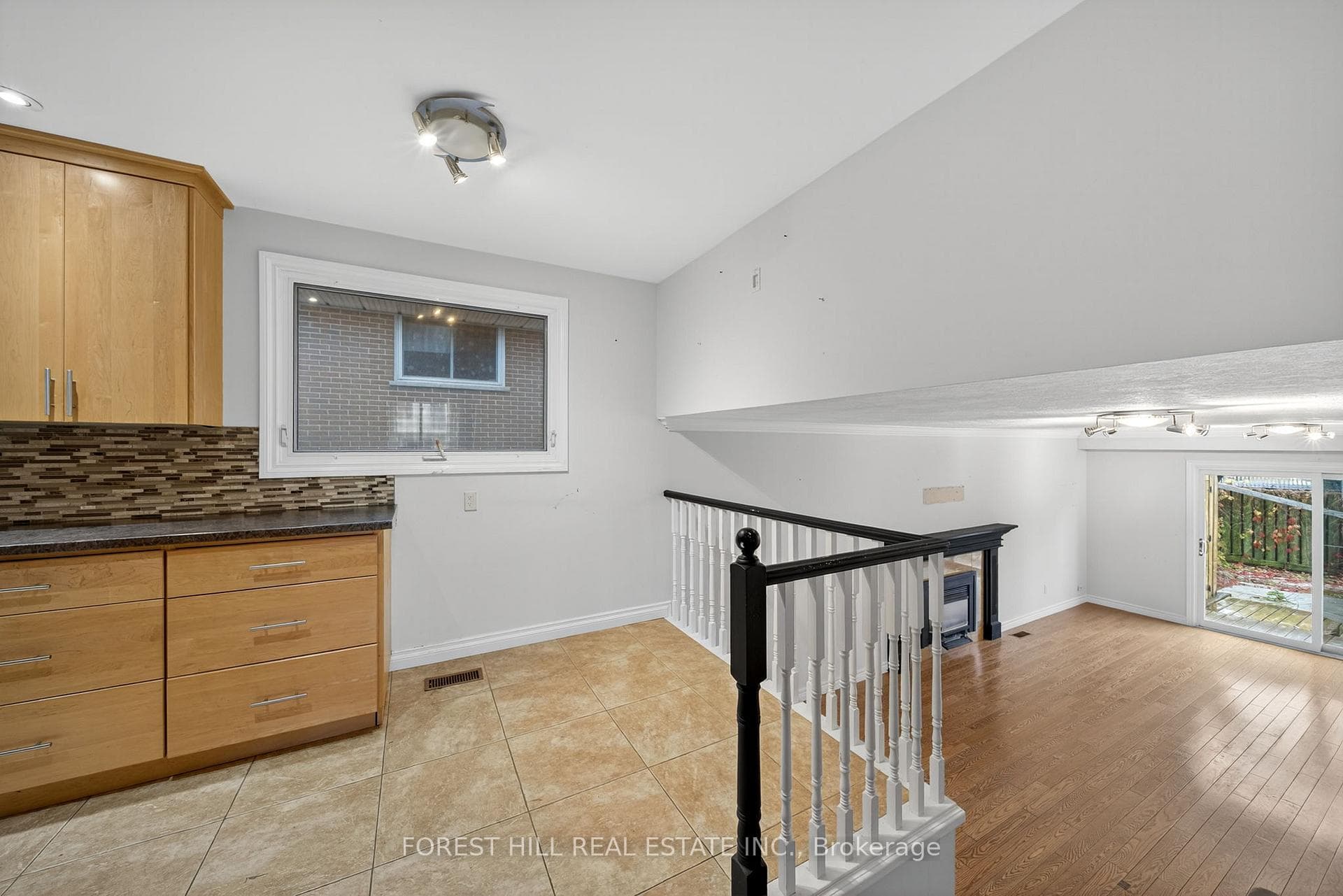 233 Rose Street photo 19