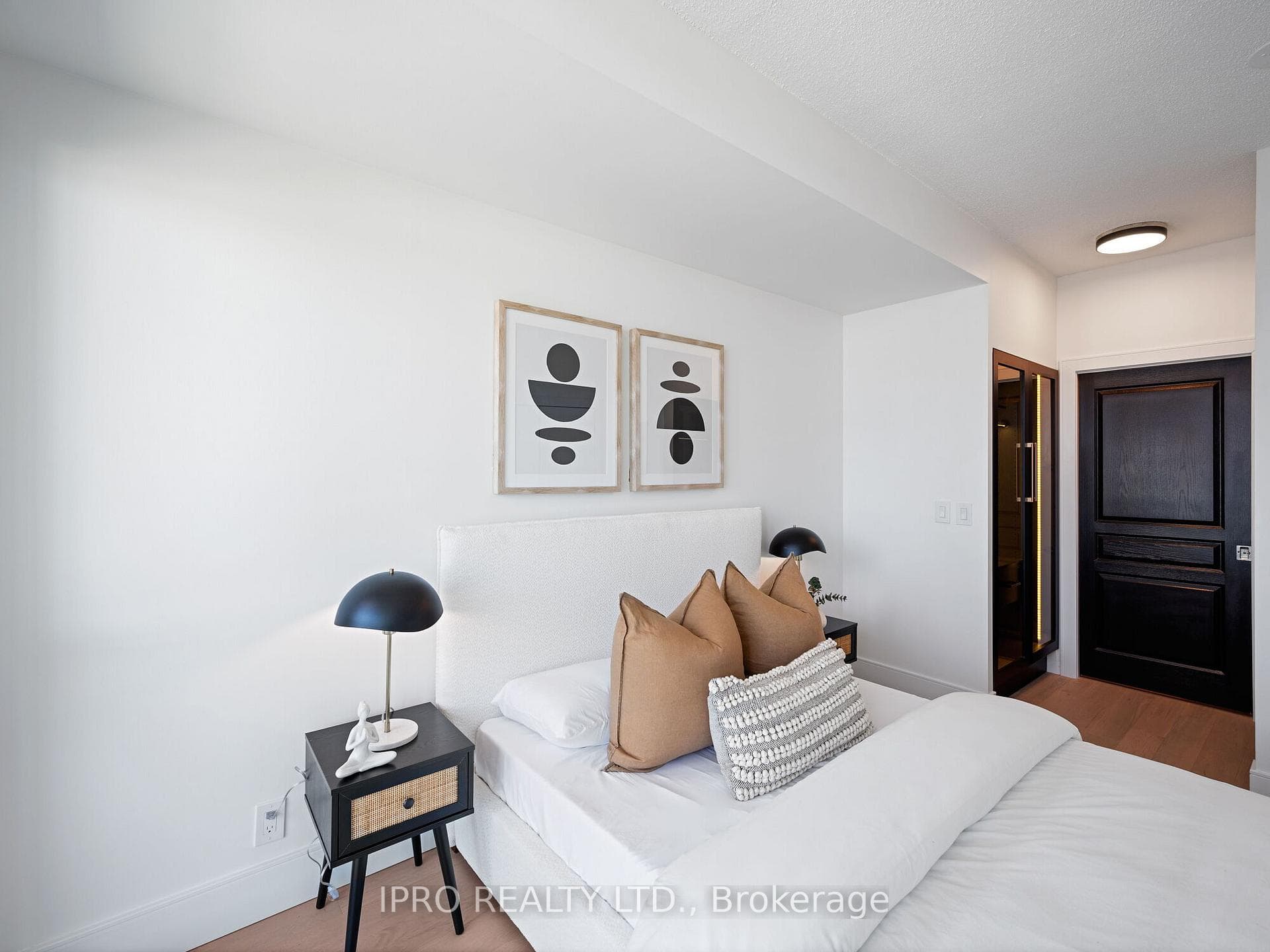 220 Burnhamthorpe Road Unit 2801 photo 21