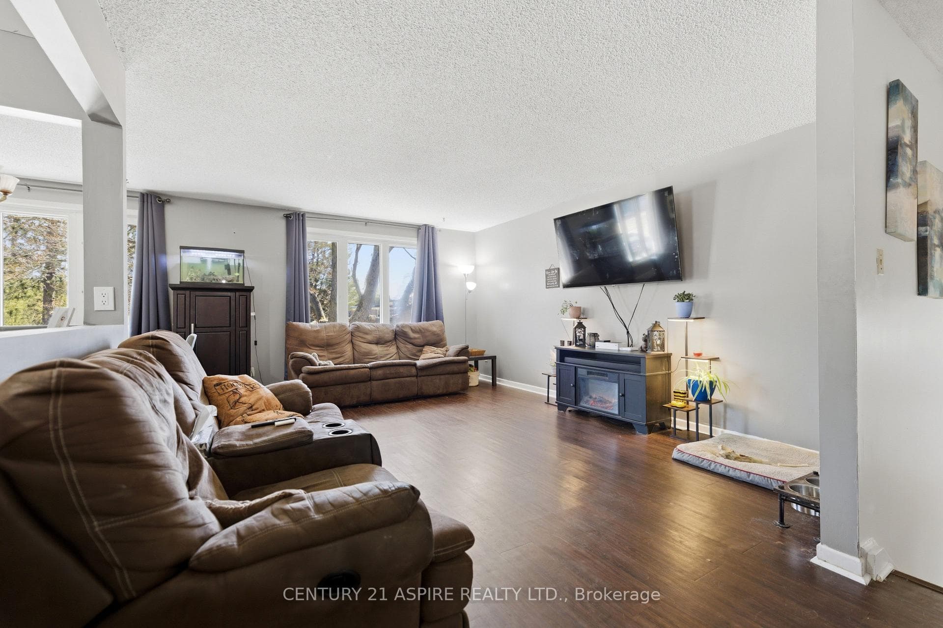 93 Frontenac Crescent photo 8
