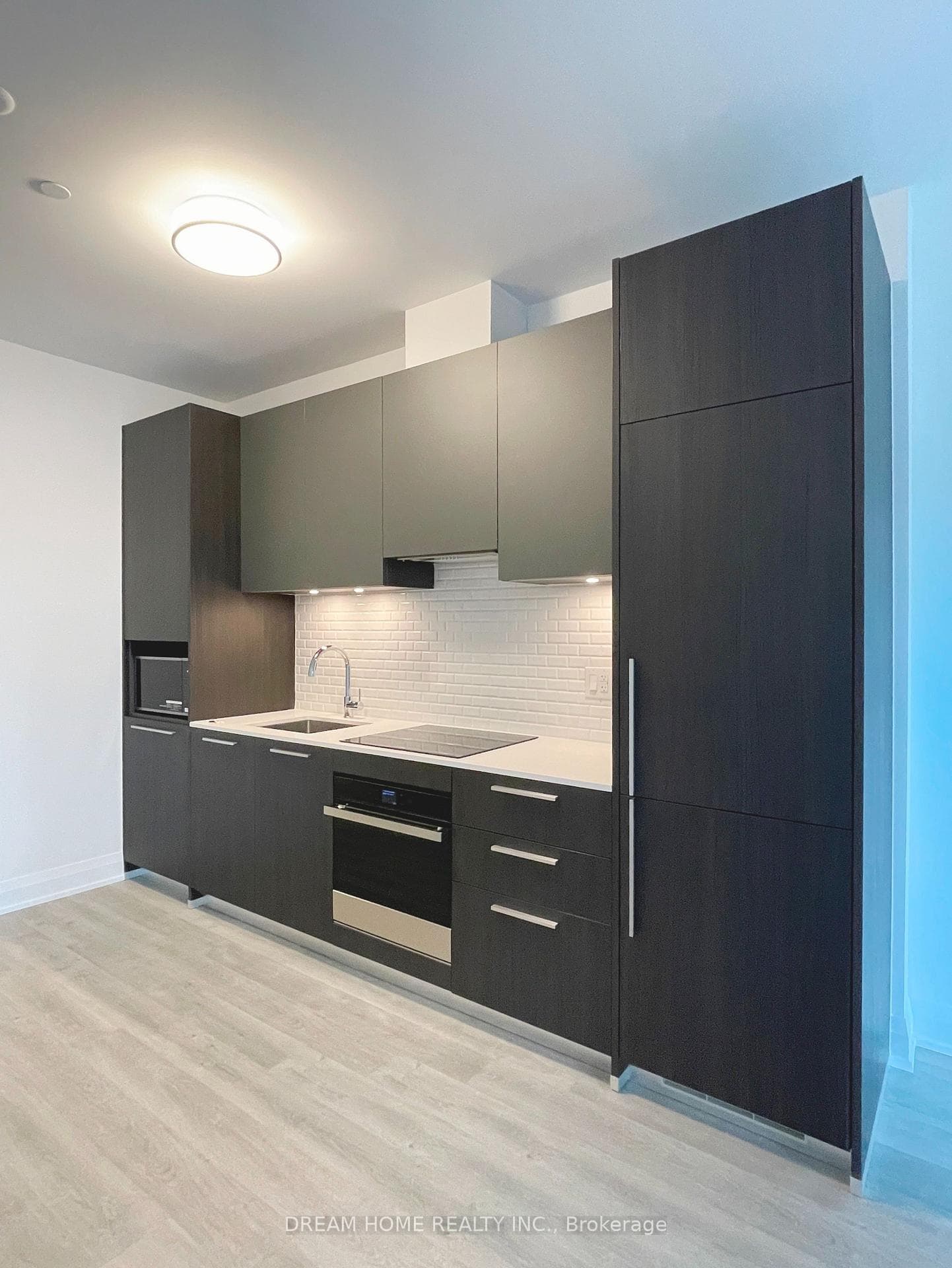 65 Broadway Avenue Unit 1502 photo 2