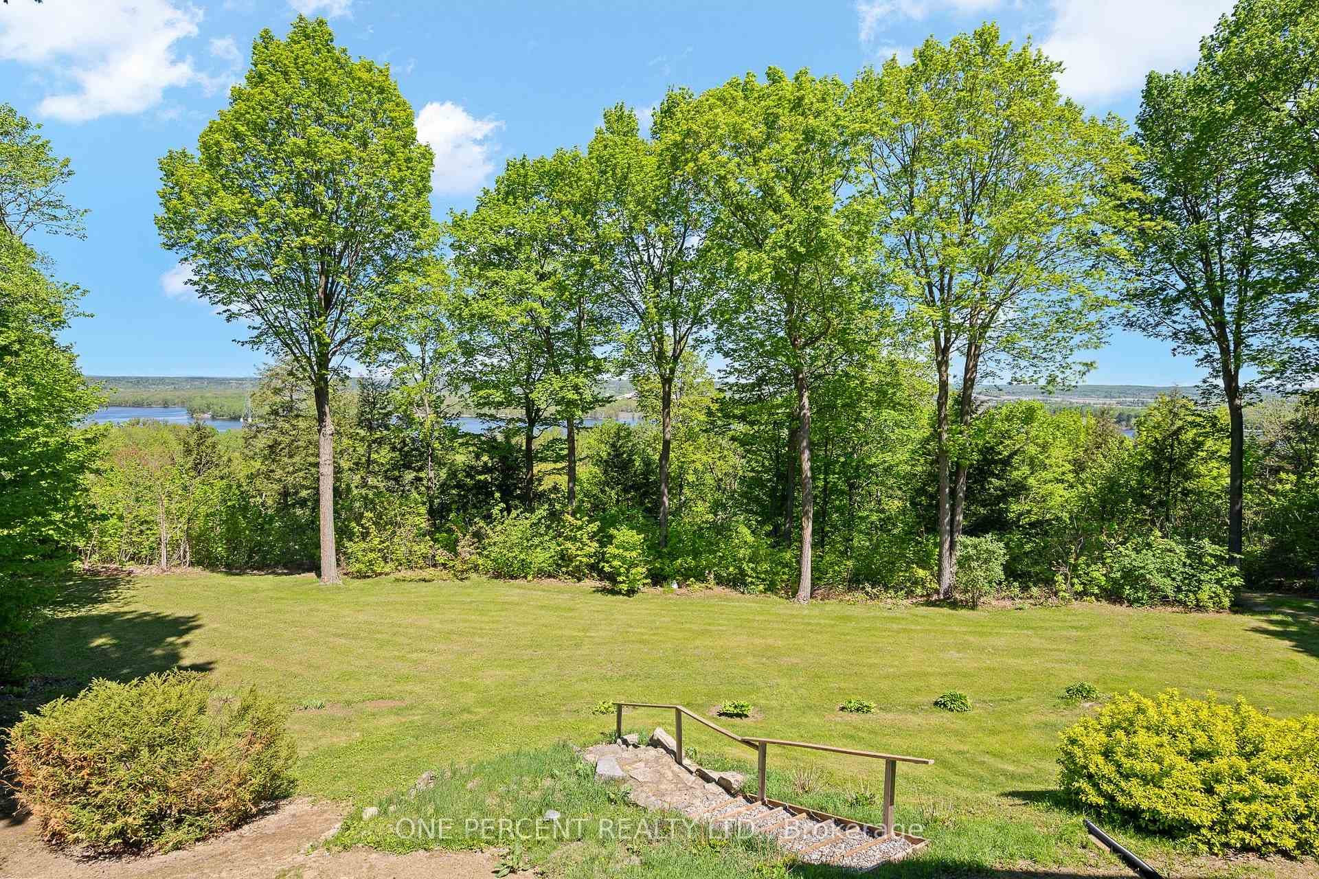 975 Fieldown Street photo 45