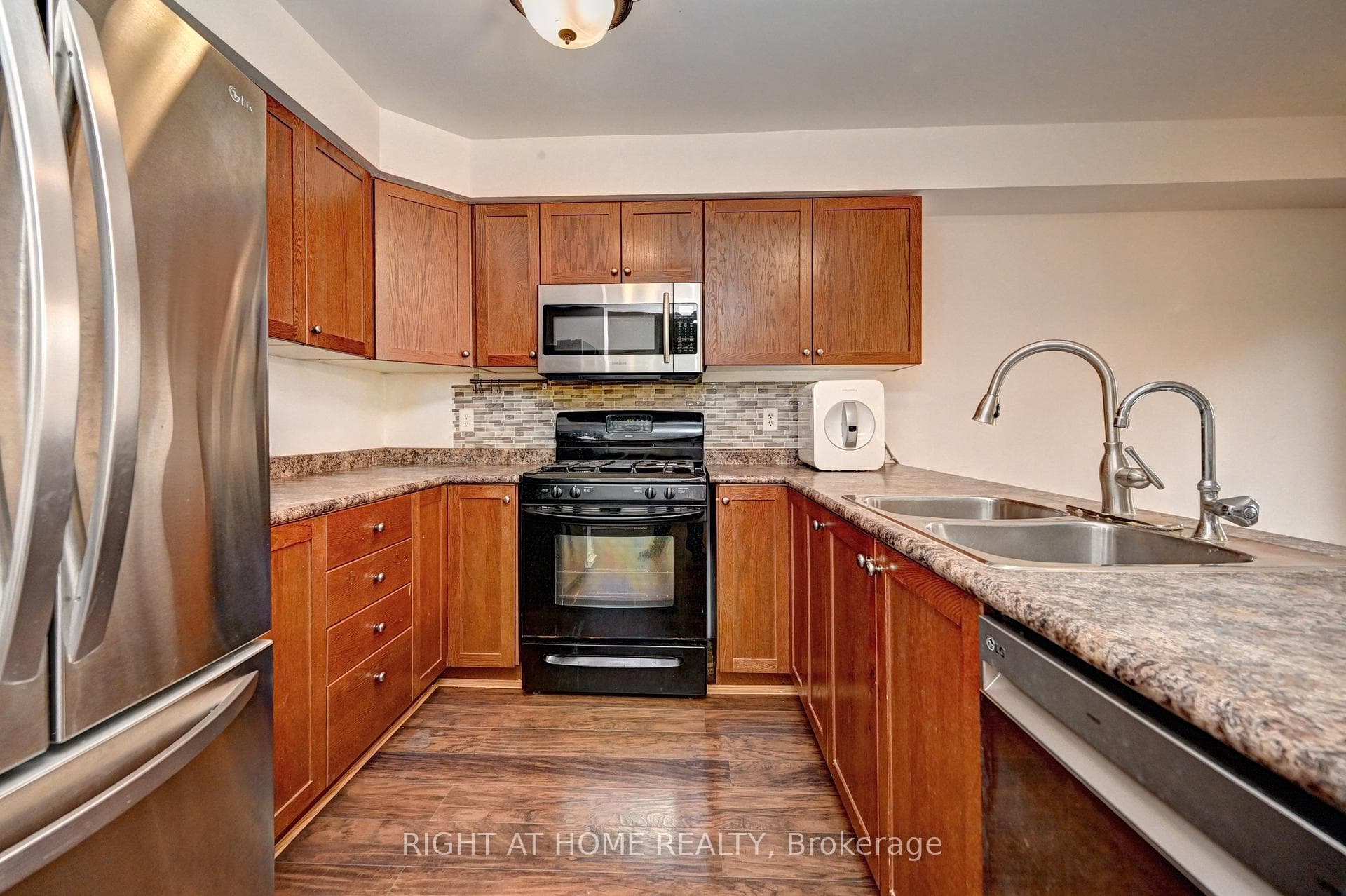 760 Paris Boulevard photo 14