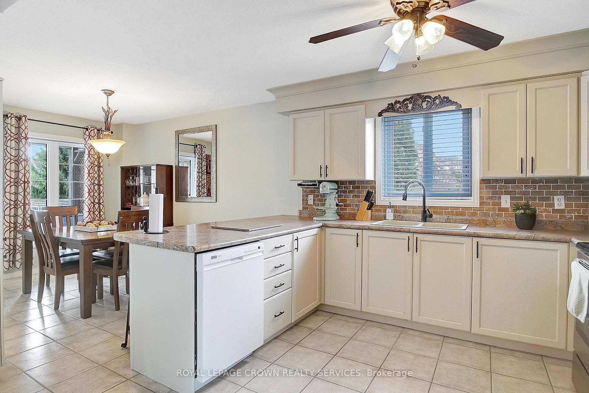 160 Gatehouse Drive photo 10