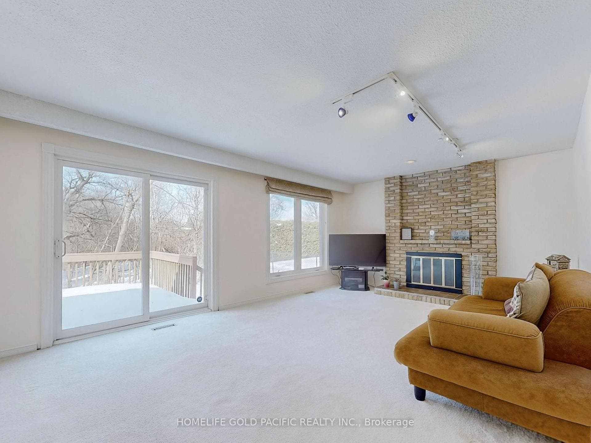 6 Loganberry Crescent photo 12