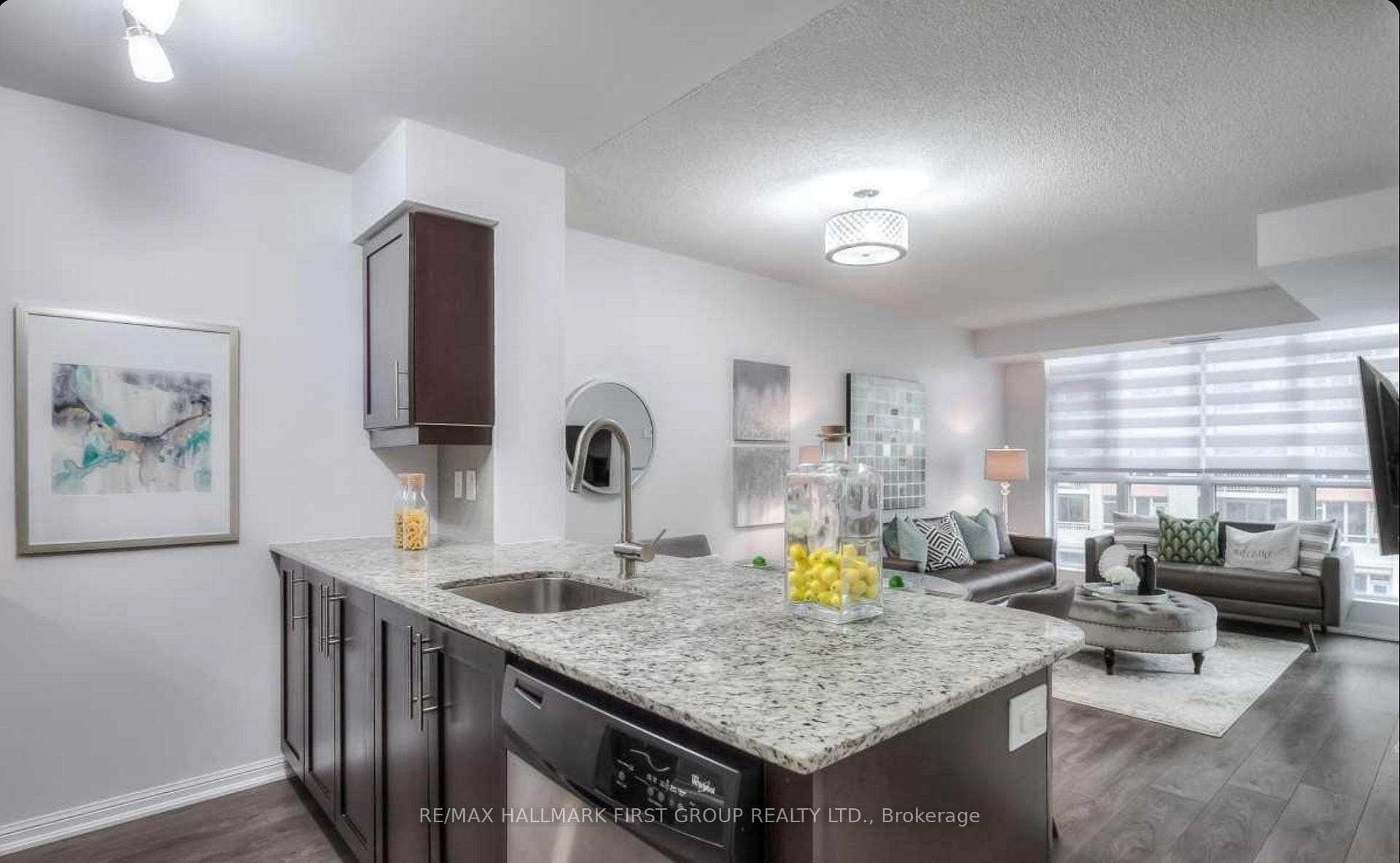 35 Bastion Street Unit 604 photo 11