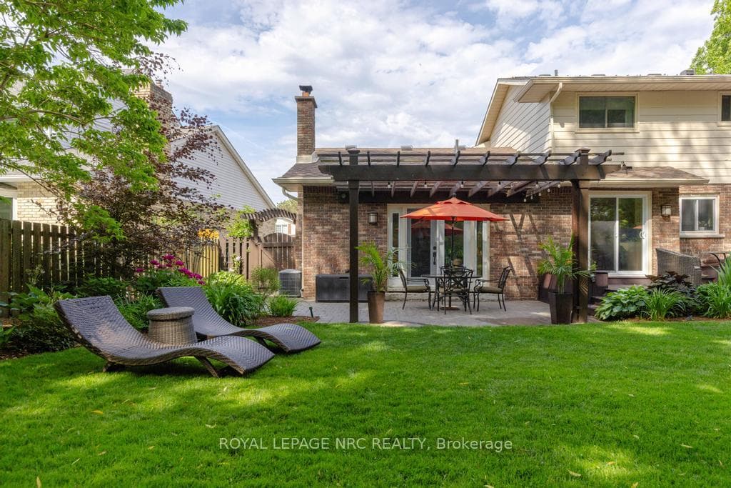 22 Butler Crescent photo 9
