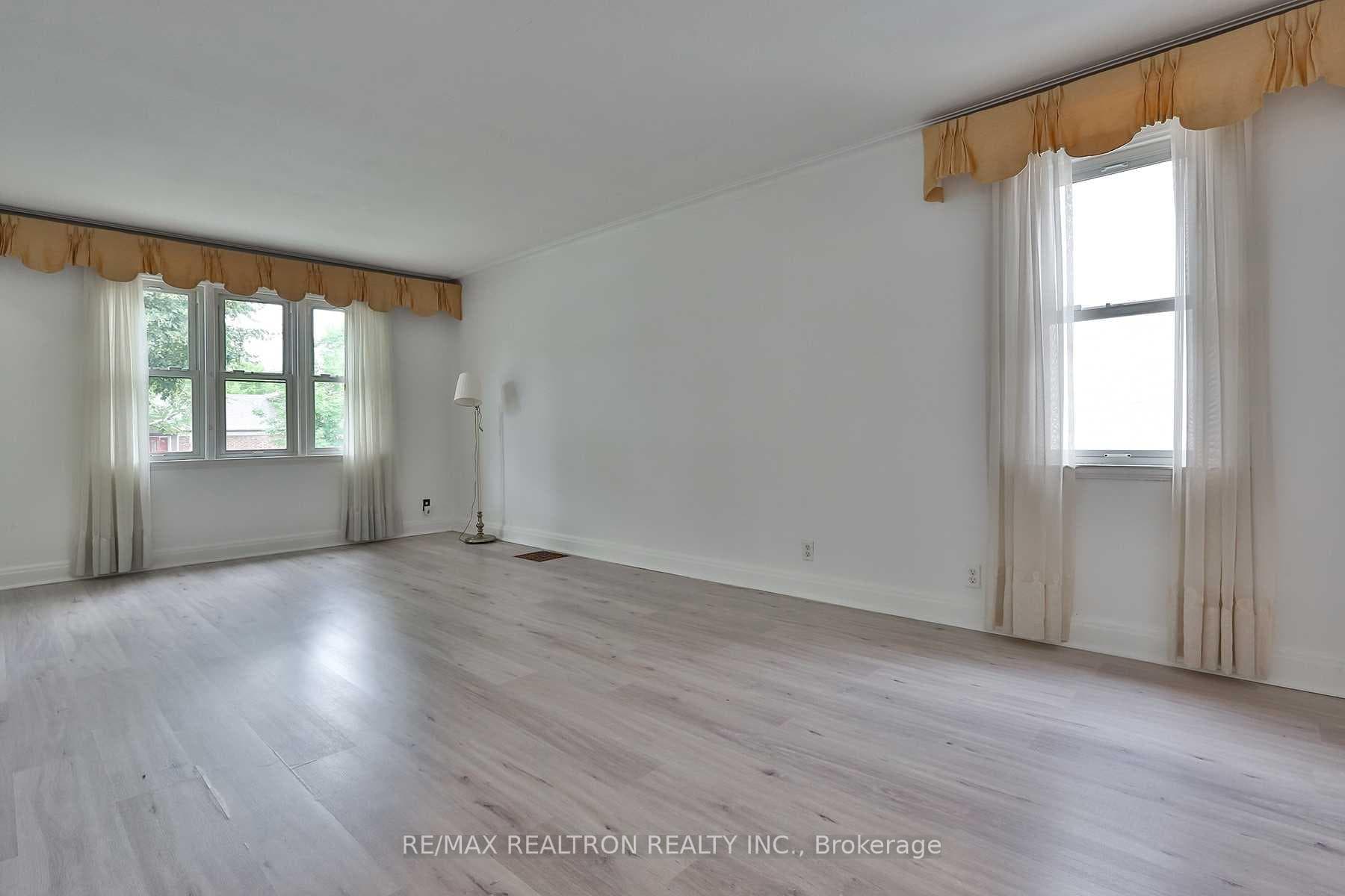 207 Elmwood Avenue photo 2