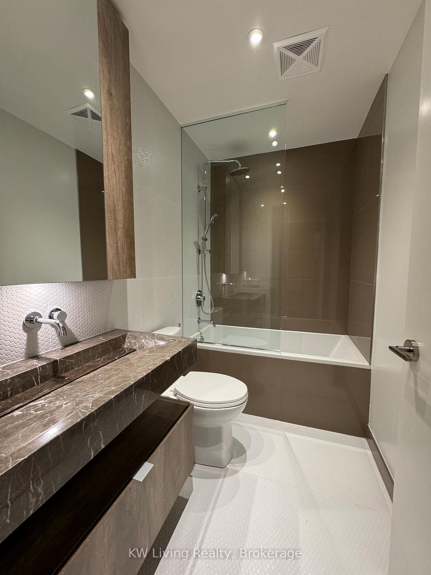 11 Yorkville Avenue Unit 2106 photo 18