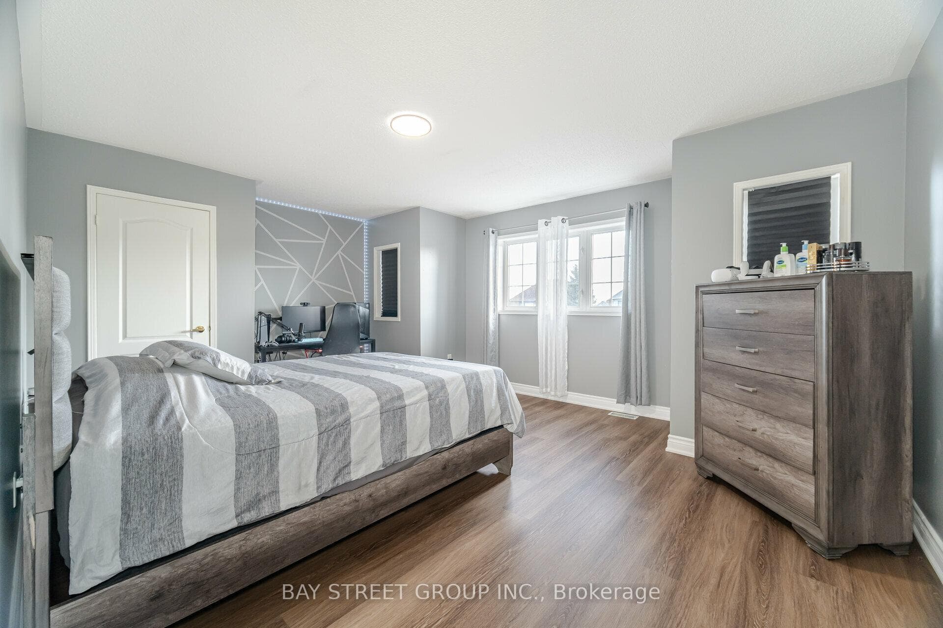 240 Waterbury Street photo 22