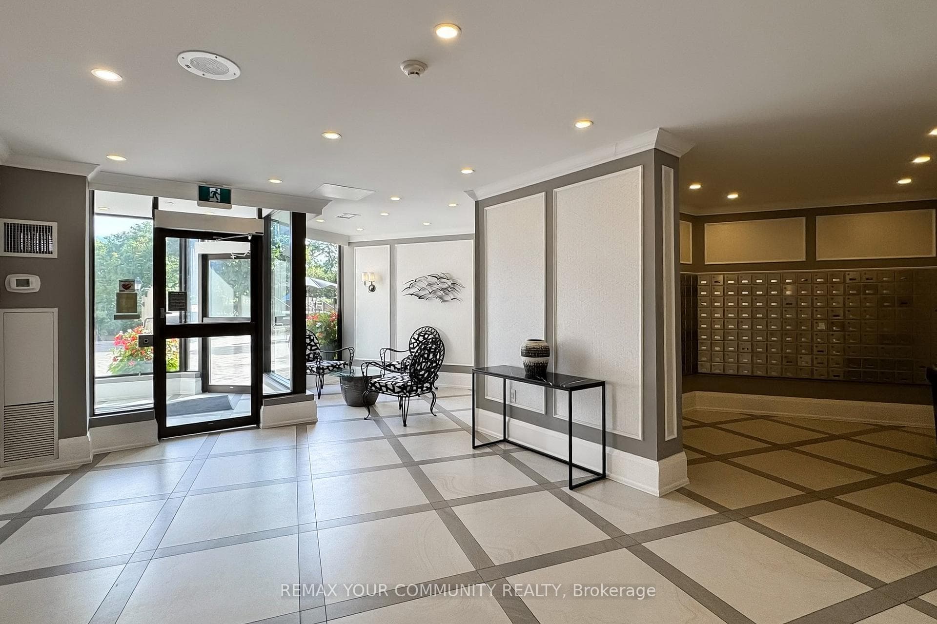 5444 Yonge Street Unit 1609 photo 10