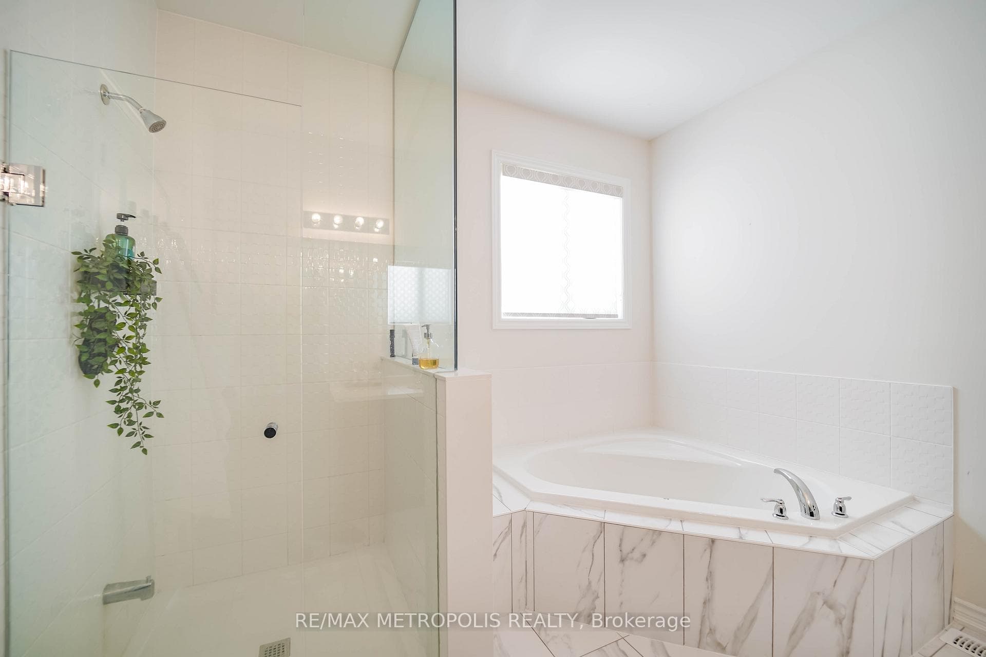 17 Hickling Lane photo 29