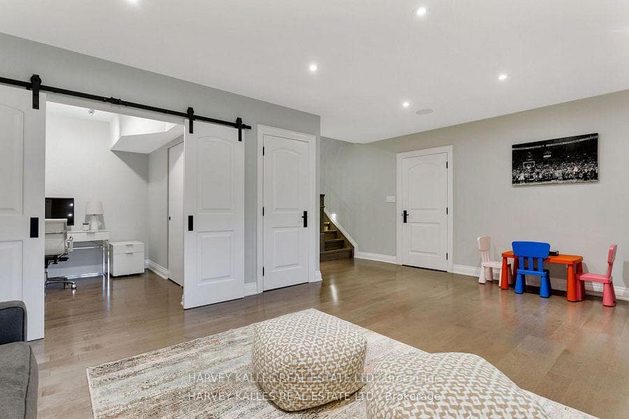 4673 Dundas Street photo 39