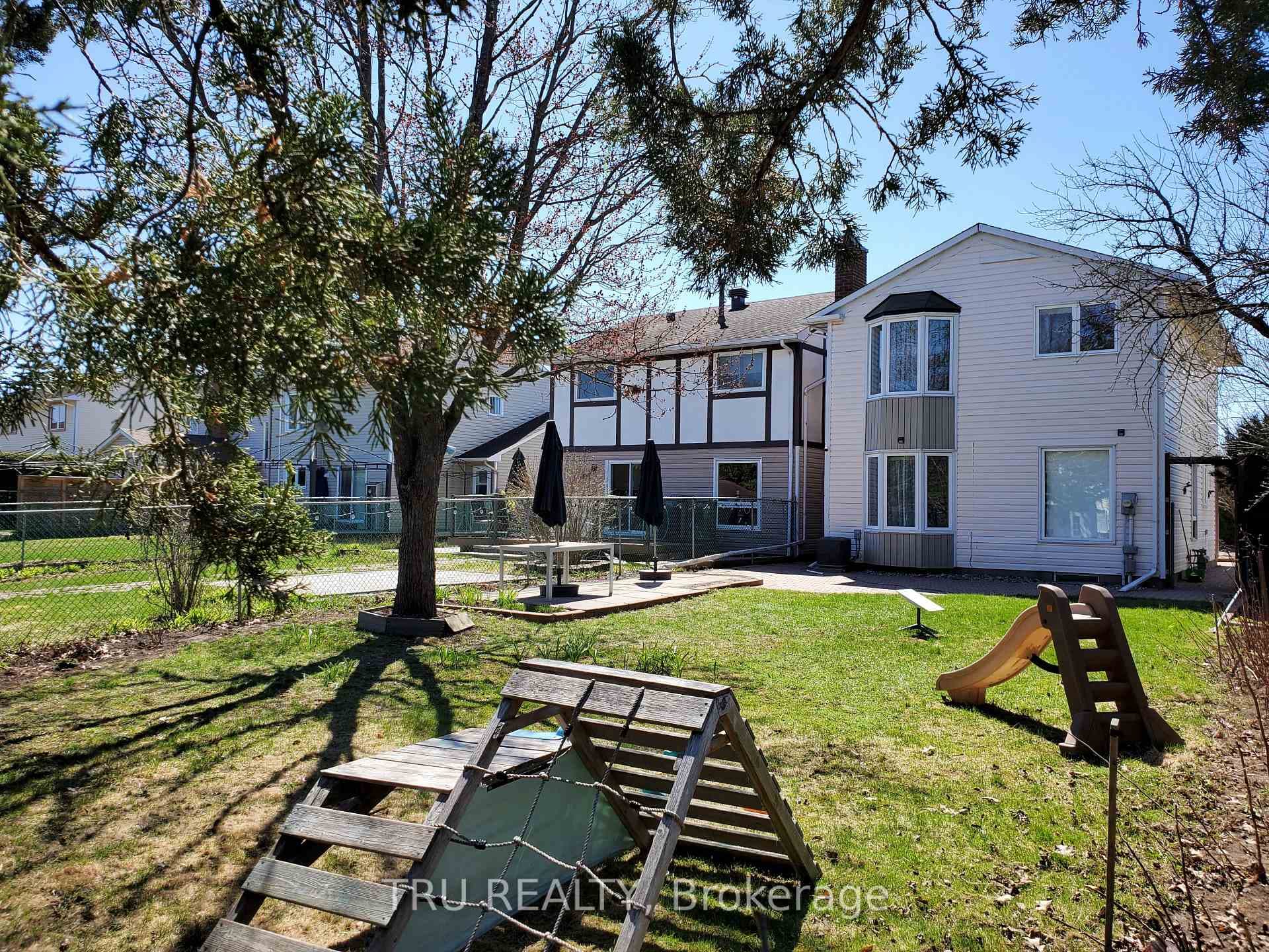 1078 ST EMMANUEL Terrace photo 42