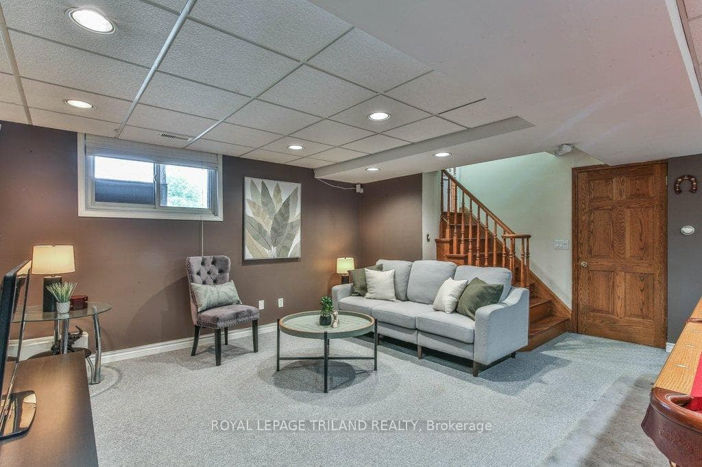 52 LOCKE Avenue photo 24