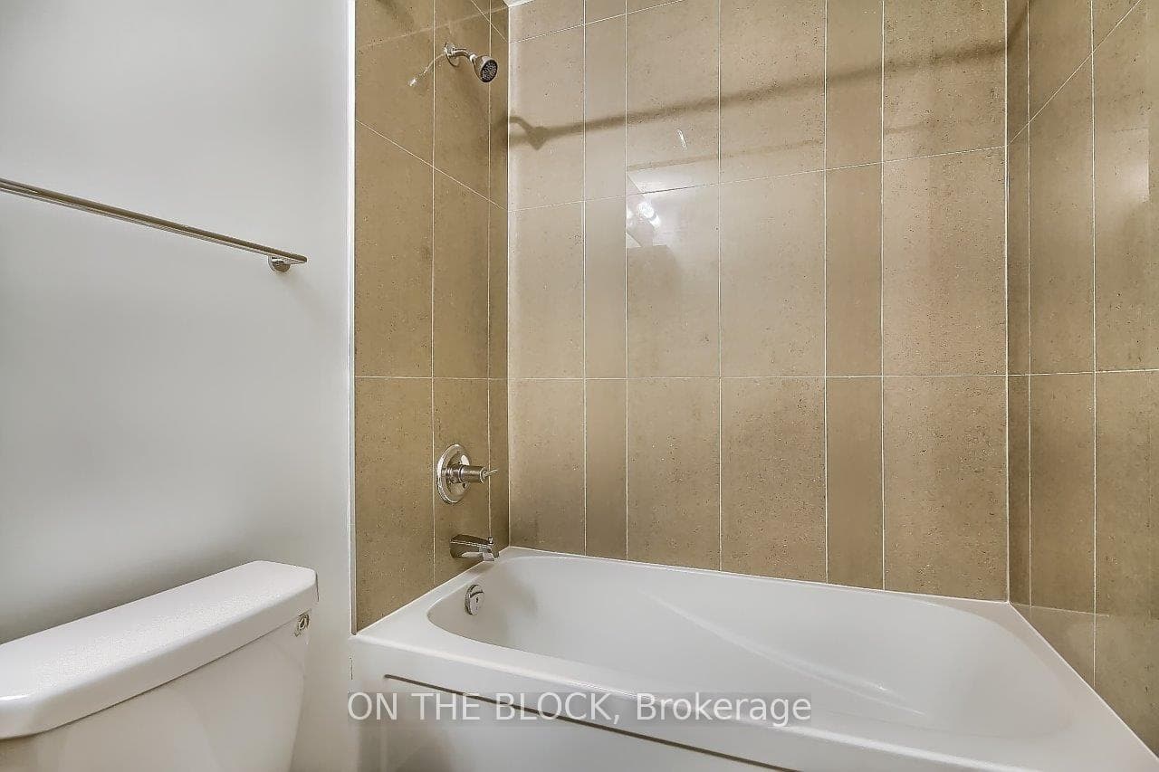 89 Dunfield Avenue Unit 632 photo 16