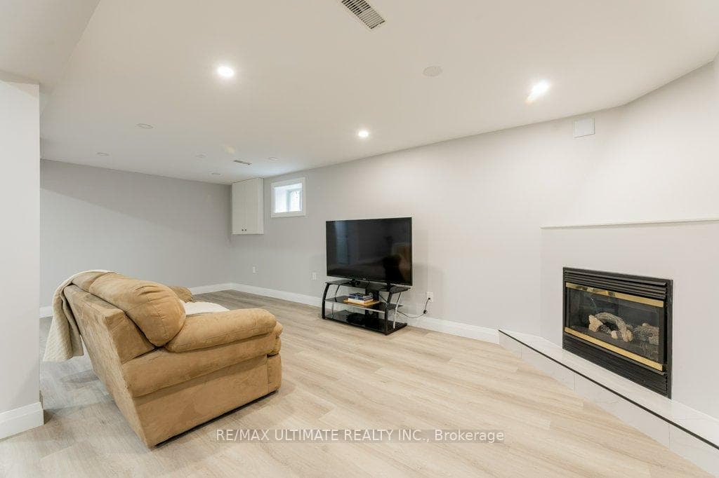 1496 Keele Street photo 39