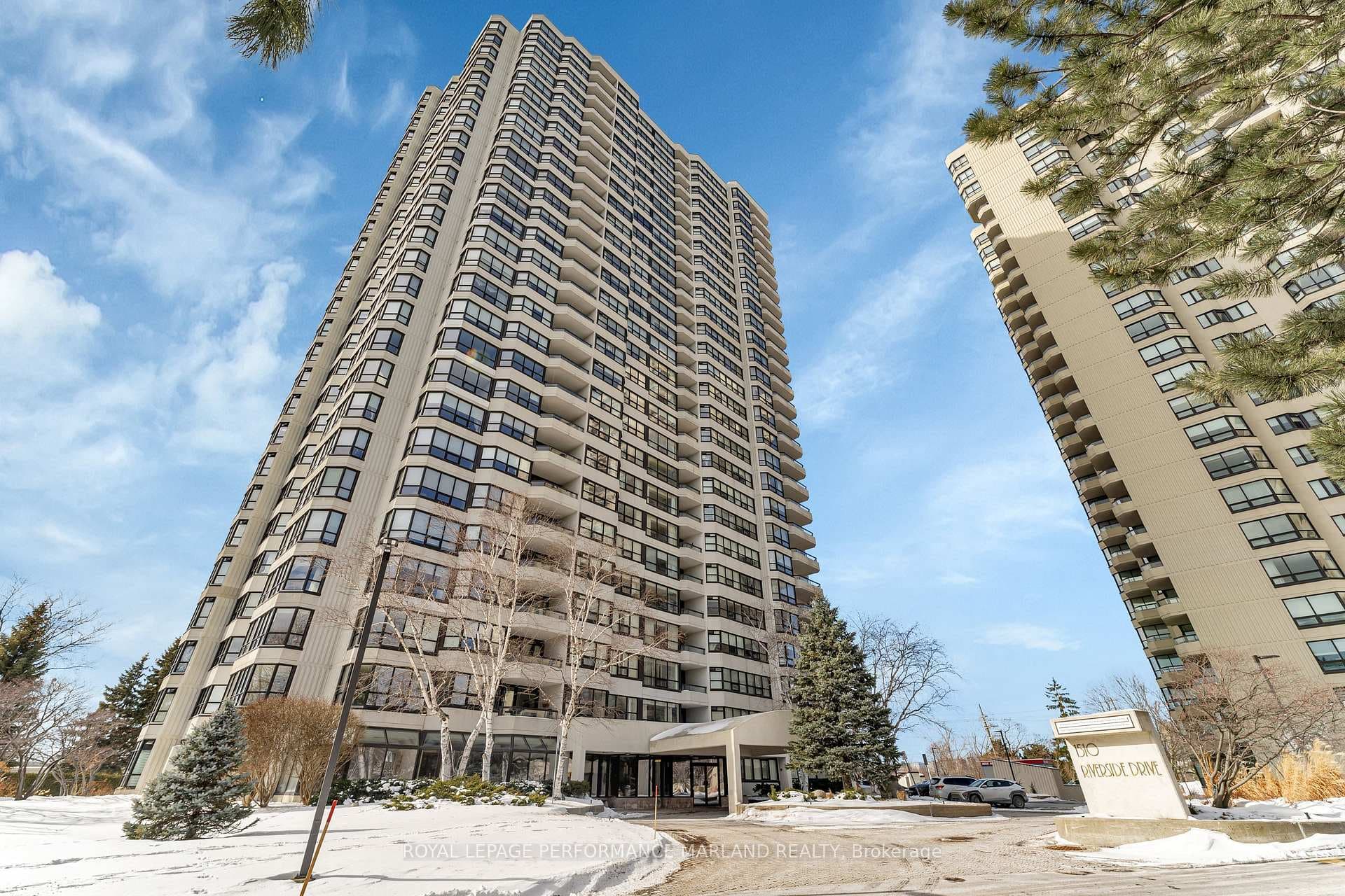 1510 Riverside Drive Unit 907 photo 1