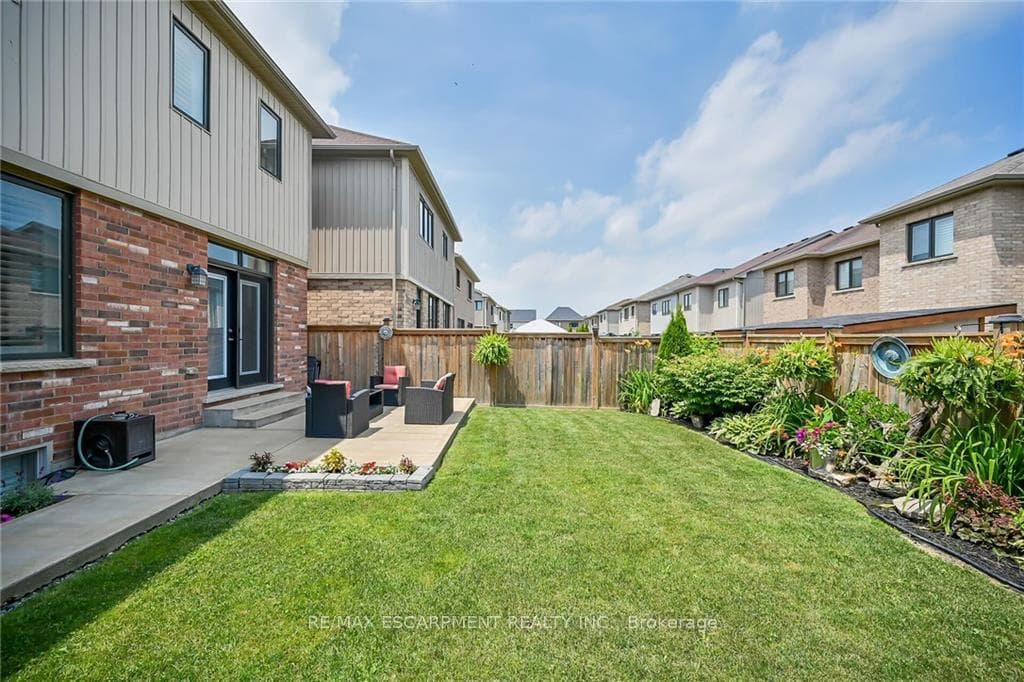 68 Larry Crescent photo 36