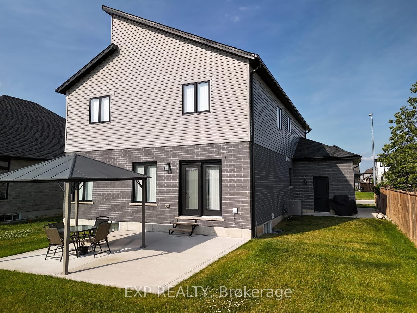 84 Thames Springs Crescent photo 40