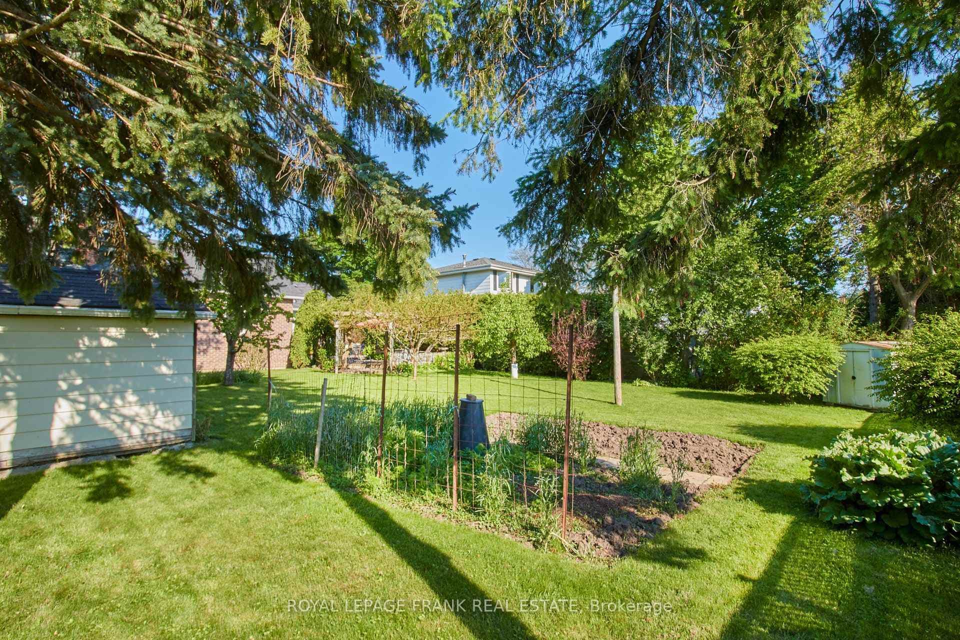 410 Henry Street photo 36