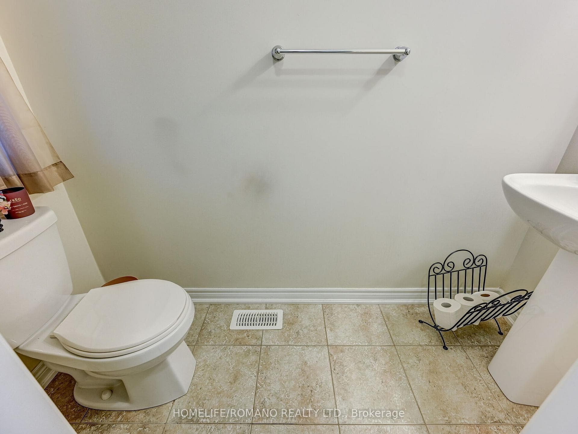 105 Abigail Crescent photo 20